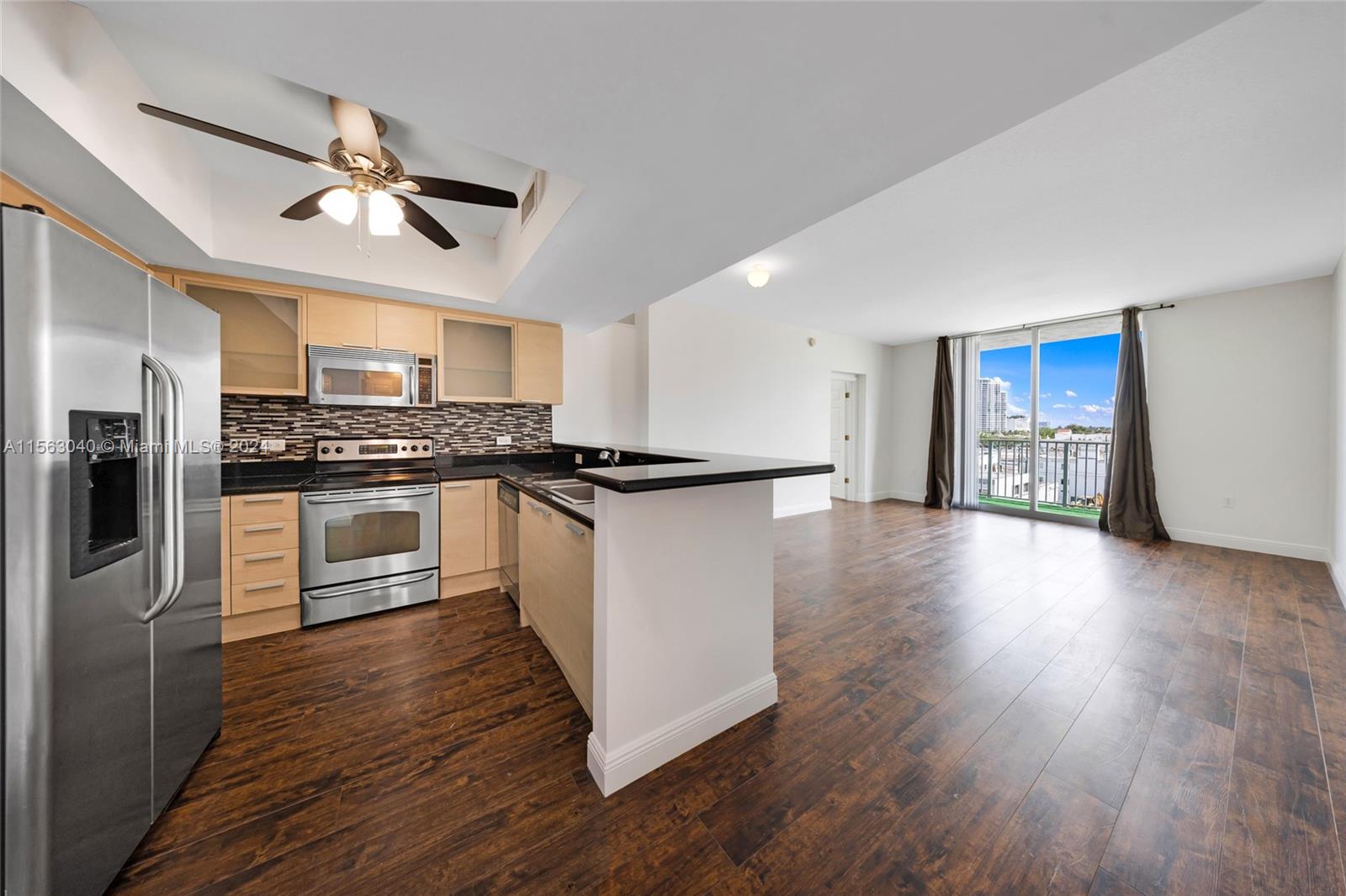 140 S Dixie Hwy 421, Hollywood, Florida 33020, 2 Bedrooms Bedrooms, ,2 BathroomsBathrooms,Residentiallease,For Rent,140 S Dixie Hwy 421,A11563040