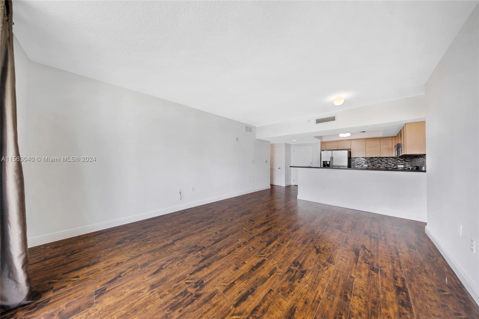 140 S Dixie Hwy 421, Hollywood, Florida 33020, 2 Bedrooms Bedrooms, ,2 BathroomsBathrooms,Residentiallease,For Rent,140 S Dixie Hwy 421,A11563040