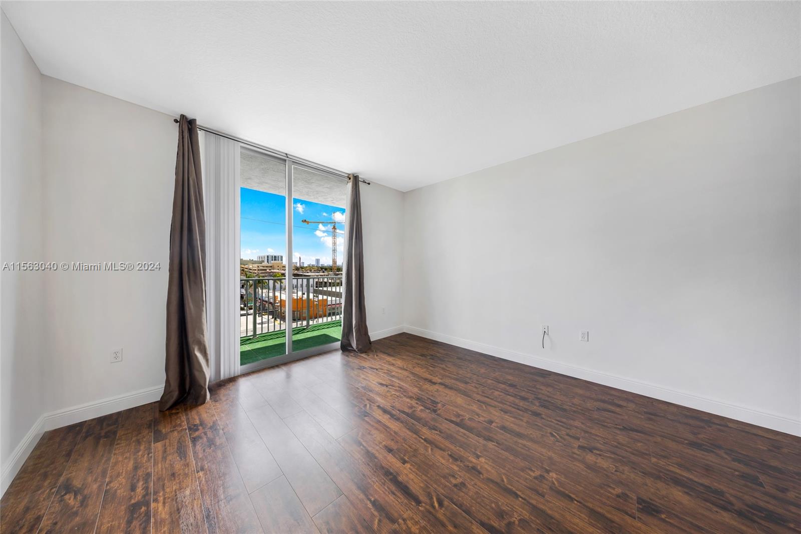 140 S Dixie Hwy 421, Hollywood, Florida 33020, 2 Bedrooms Bedrooms, ,2 BathroomsBathrooms,Residentiallease,For Rent,140 S Dixie Hwy 421,A11563040