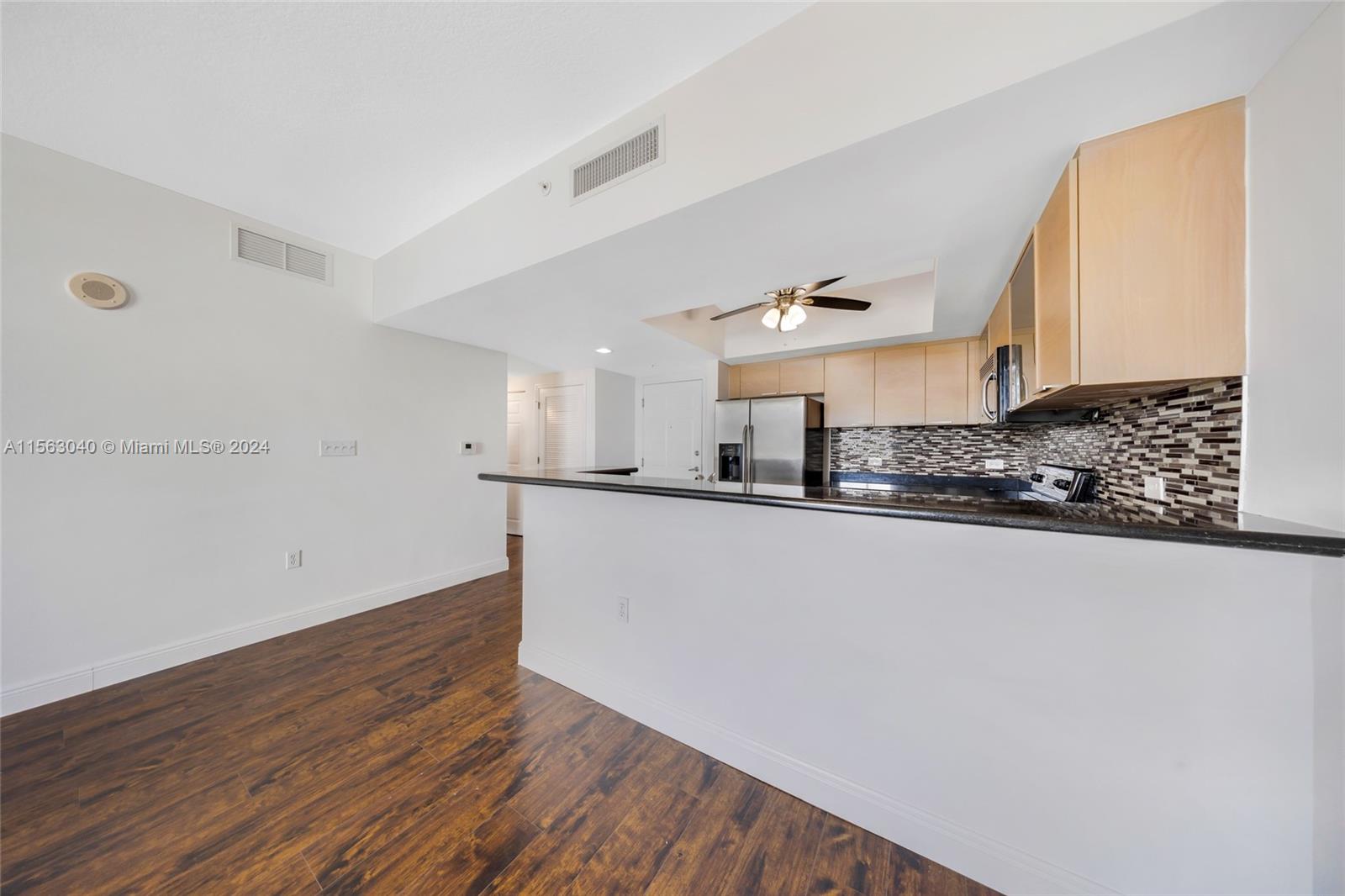 140 S Dixie Hwy 421, Hollywood, Florida 33020, 2 Bedrooms Bedrooms, ,2 BathroomsBathrooms,Residentiallease,For Rent,140 S Dixie Hwy 421,A11563040