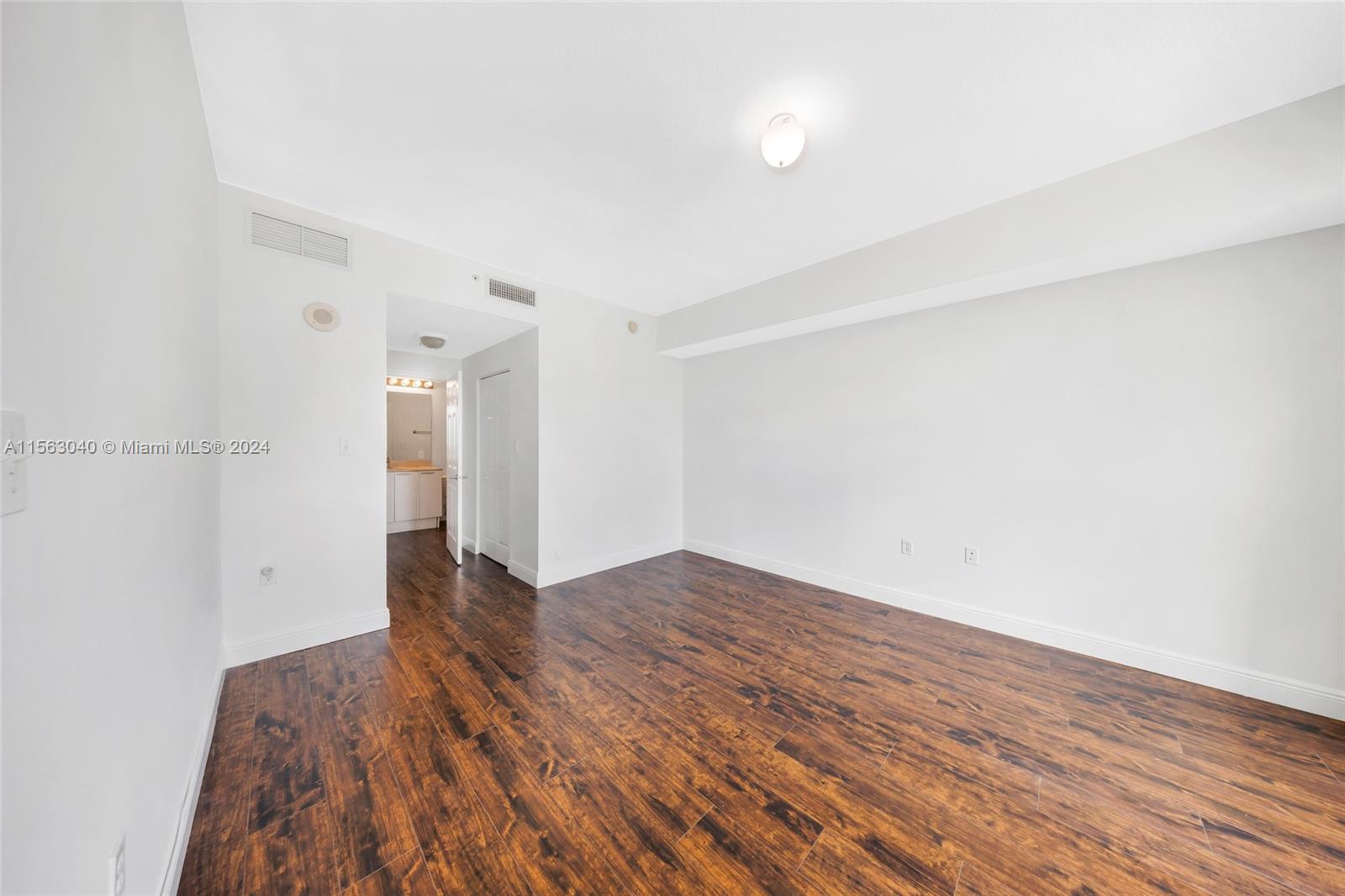 140 S Dixie Hwy 421, Hollywood, Florida 33020, 2 Bedrooms Bedrooms, ,2 BathroomsBathrooms,Residentiallease,For Rent,140 S Dixie Hwy 421,A11563040