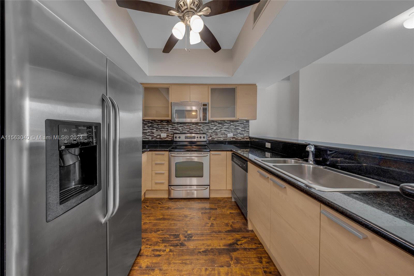 140 S Dixie Hwy 421, Hollywood, Florida 33020, 2 Bedrooms Bedrooms, ,2 BathroomsBathrooms,Residentiallease,For Rent,140 S Dixie Hwy 421,A11563040