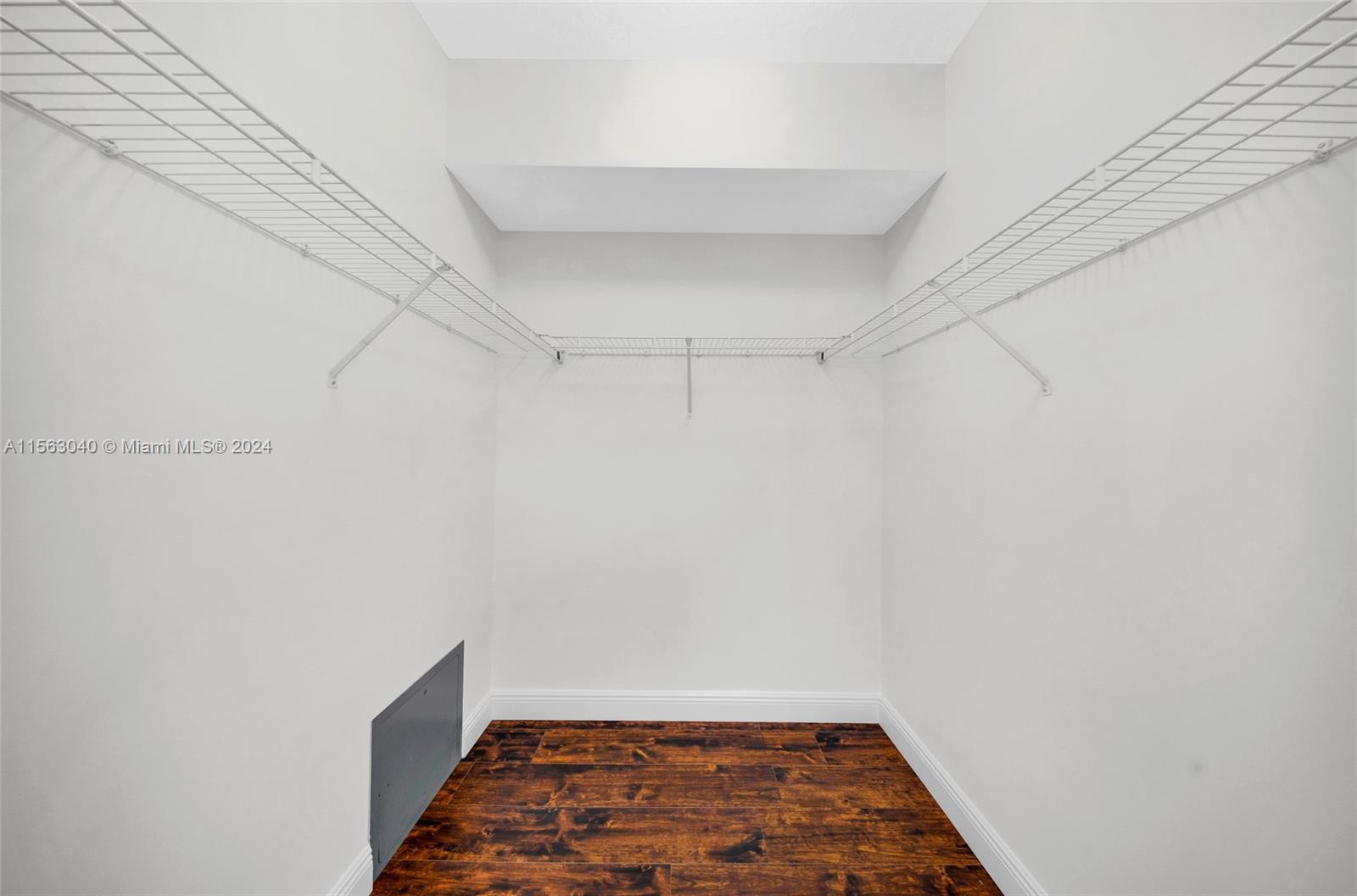 140 S Dixie Hwy 421, Hollywood, Florida 33020, 2 Bedrooms Bedrooms, ,2 BathroomsBathrooms,Residentiallease,For Rent,140 S Dixie Hwy 421,A11563040