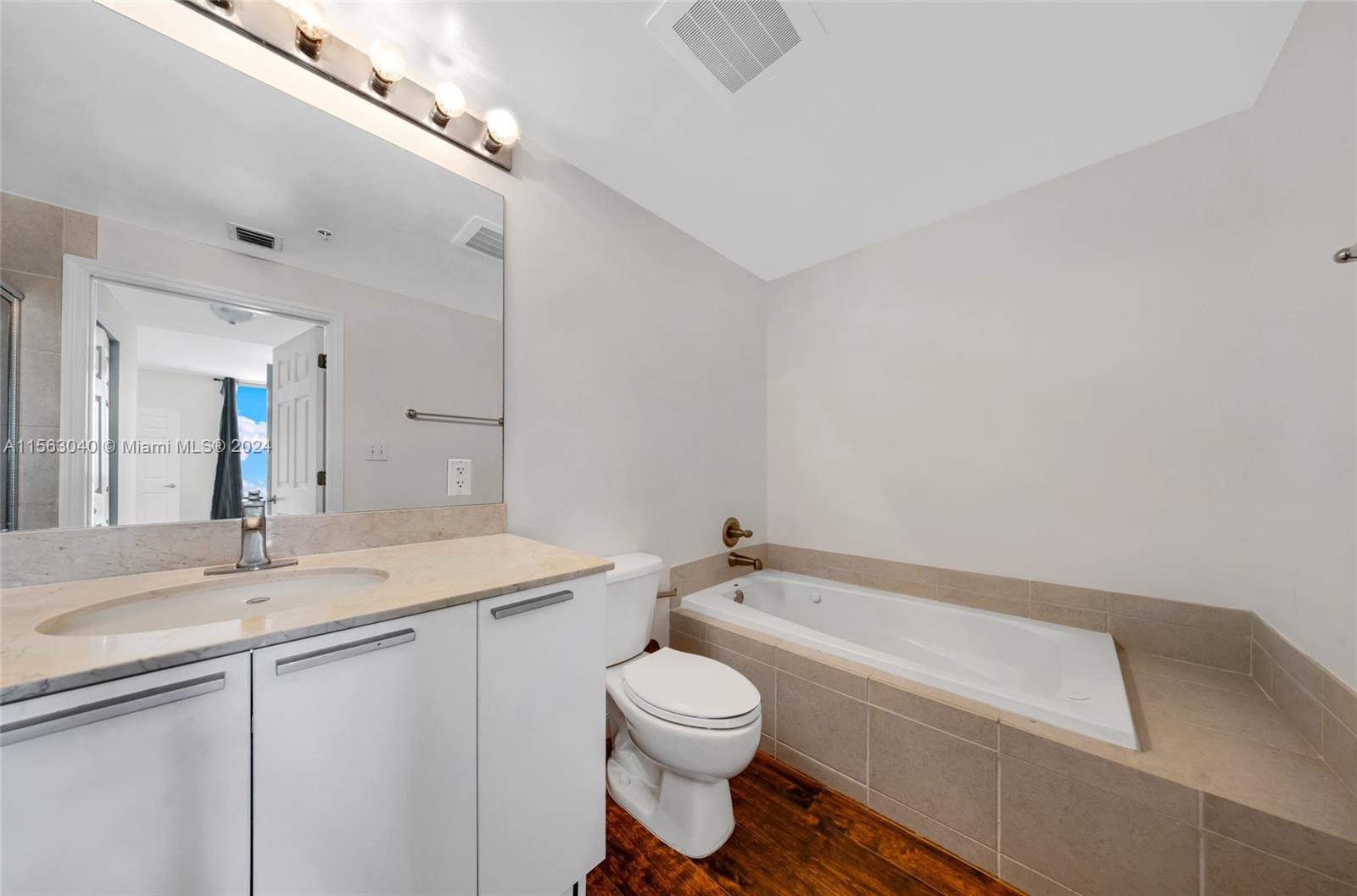 140 S Dixie Hwy 421, Hollywood, Florida 33020, 2 Bedrooms Bedrooms, ,2 BathroomsBathrooms,Residentiallease,For Rent,140 S Dixie Hwy 421,A11563040