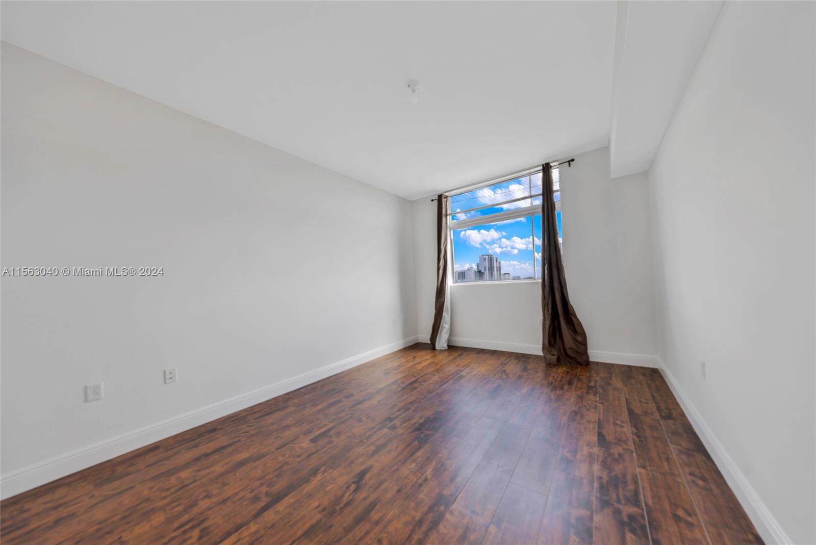 140 S Dixie Hwy 421, Hollywood, Florida 33020, 2 Bedrooms Bedrooms, ,2 BathroomsBathrooms,Residentiallease,For Rent,140 S Dixie Hwy 421,A11563040