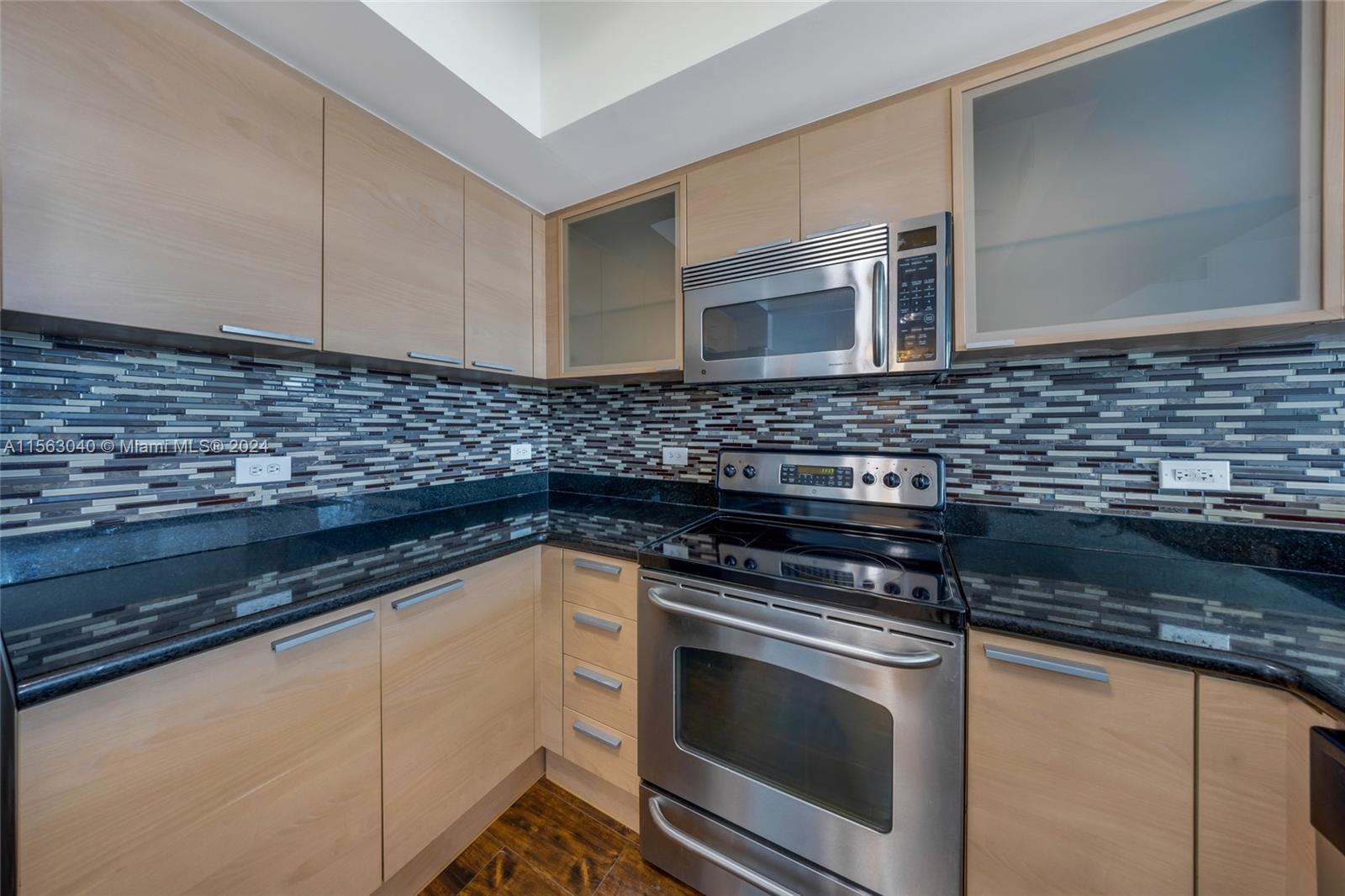 140 S Dixie Hwy 421, Hollywood, Florida 33020, 2 Bedrooms Bedrooms, ,2 BathroomsBathrooms,Residentiallease,For Rent,140 S Dixie Hwy 421,A11563040