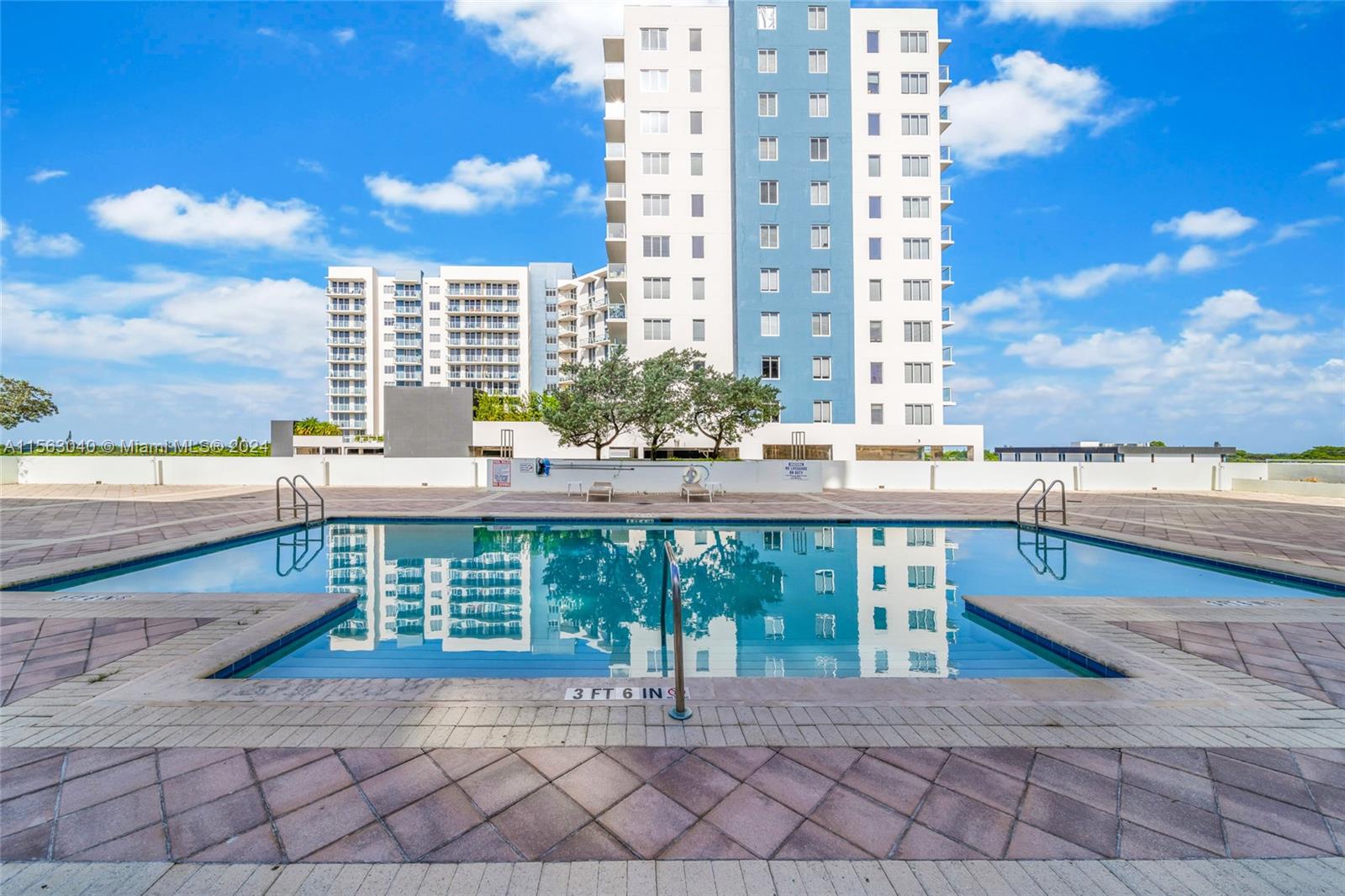 140 S Dixie Hwy 421, Hollywood, Florida 33020, 2 Bedrooms Bedrooms, ,2 BathroomsBathrooms,Residentiallease,For Rent,140 S Dixie Hwy 421,A11563040