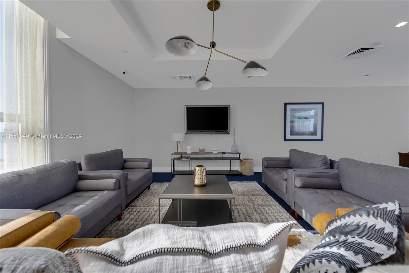 140 S Dixie Hwy 421, Hollywood, Florida 33020, 2 Bedrooms Bedrooms, ,2 BathroomsBathrooms,Residentiallease,For Rent,140 S Dixie Hwy 421,A11563040