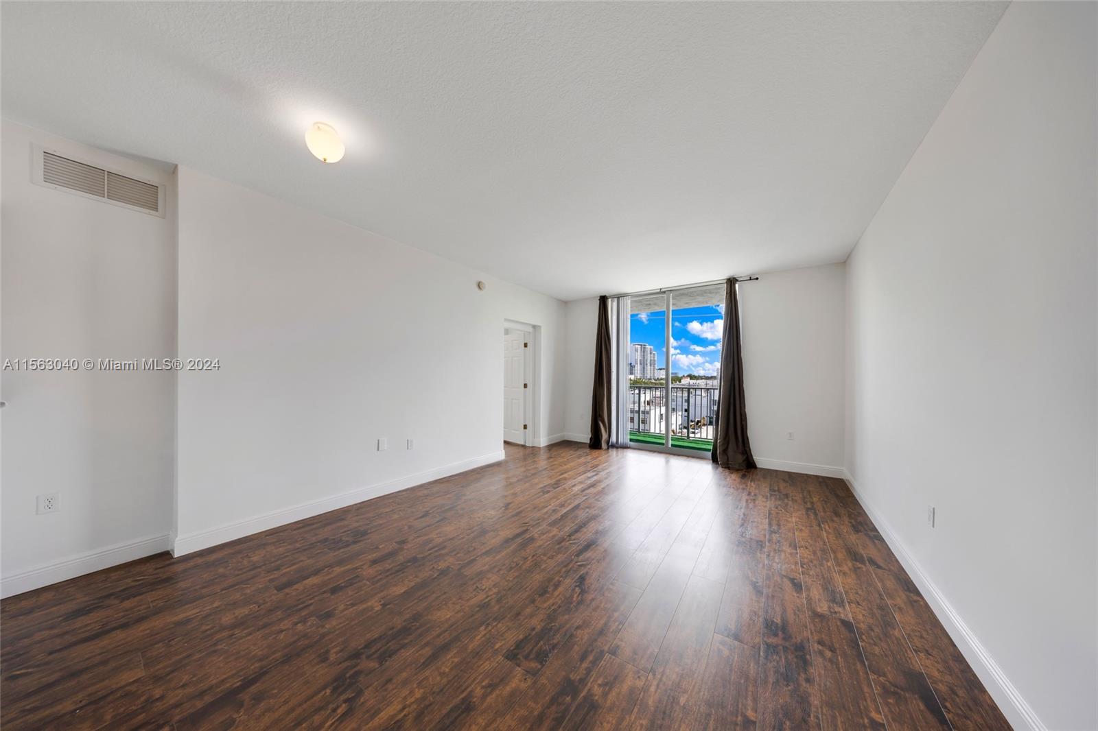 140 S Dixie Hwy 421, Hollywood, Florida 33020, 2 Bedrooms Bedrooms, ,2 BathroomsBathrooms,Residentiallease,For Rent,140 S Dixie Hwy 421,A11563040