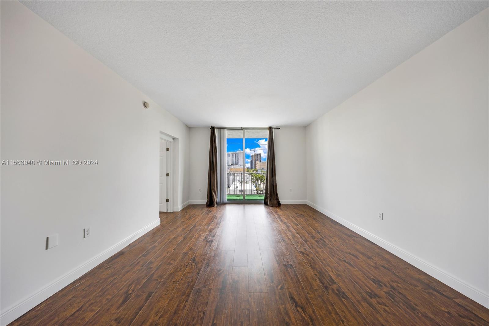 140 S Dixie Hwy 421, Hollywood, Florida 33020, 2 Bedrooms Bedrooms, ,2 BathroomsBathrooms,Residentiallease,For Rent,140 S Dixie Hwy 421,A11563040