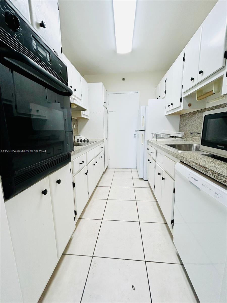 100 Lincoln Rd 1241, Miami Beach, Florida 33139, 1 Bedroom Bedrooms, ,1 BathroomBathrooms,Residentiallease,For Rent,100 Lincoln Rd 1241,A11563054