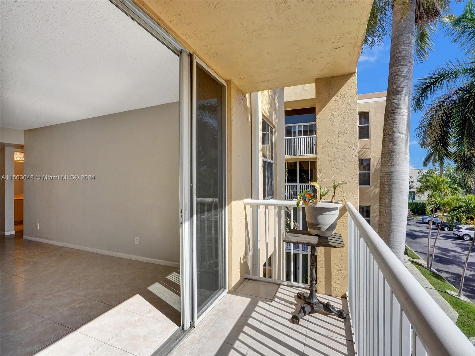 1350 SE 3rd Ave 301, Dania Beach, Florida 33004, 1 Bedroom Bedrooms, ,1 BathroomBathrooms,Residentiallease,For Rent,1350 SE 3rd Ave 301,A11563048