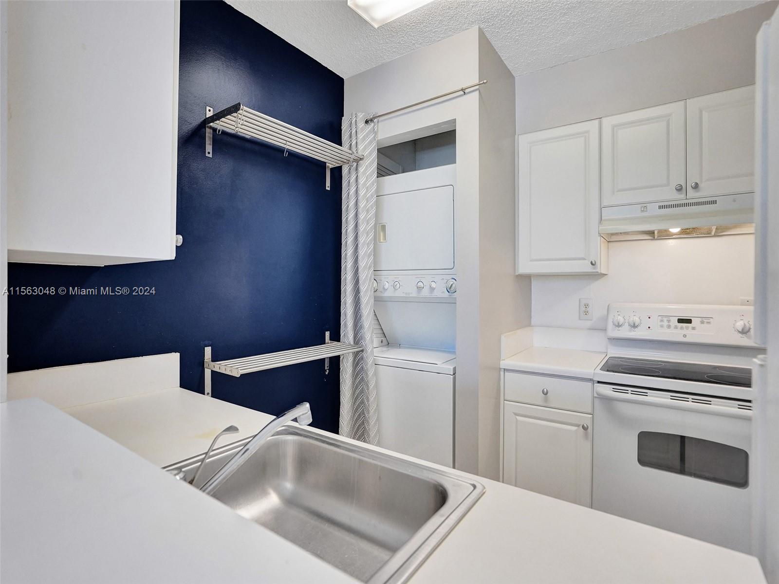 1350 SE 3rd Ave 301, Dania Beach, Florida 33004, 1 Bedroom Bedrooms, ,1 BathroomBathrooms,Residentiallease,For Rent,1350 SE 3rd Ave 301,A11563048