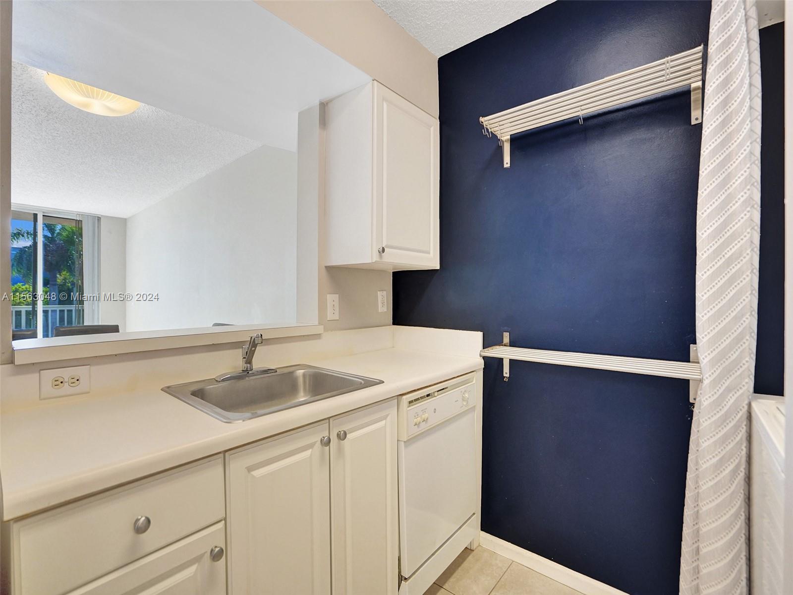 1350 SE 3rd Ave 301, Dania Beach, Florida 33004, 1 Bedroom Bedrooms, ,1 BathroomBathrooms,Residentiallease,For Rent,1350 SE 3rd Ave 301,A11563048