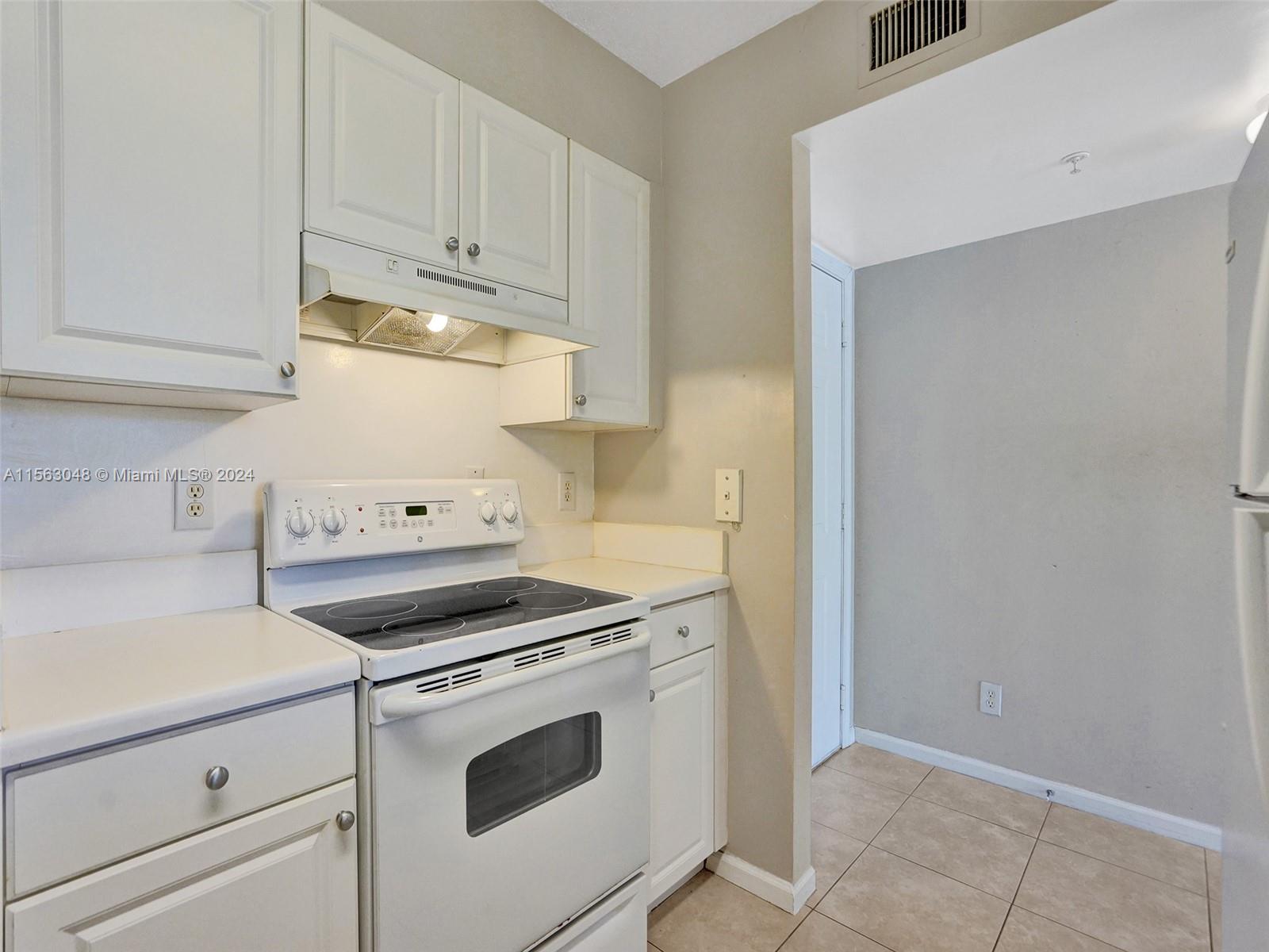 1350 SE 3rd Ave 301, Dania Beach, Florida 33004, 1 Bedroom Bedrooms, ,1 BathroomBathrooms,Residentiallease,For Rent,1350 SE 3rd Ave 301,A11563048