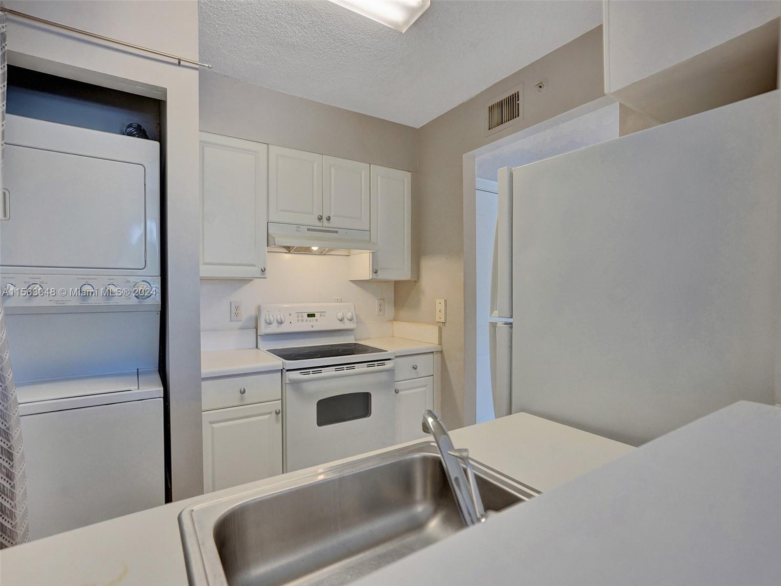 1350 SE 3rd Ave 301, Dania Beach, Florida 33004, 1 Bedroom Bedrooms, ,1 BathroomBathrooms,Residentiallease,For Rent,1350 SE 3rd Ave 301,A11563048