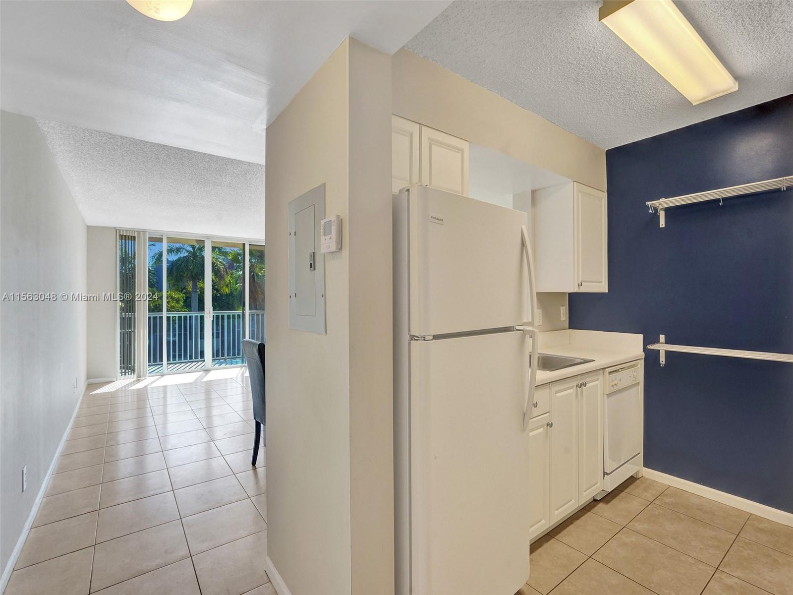 1350 SE 3rd Ave 301, Dania Beach, Florida 33004, 1 Bedroom Bedrooms, ,1 BathroomBathrooms,Residentiallease,For Rent,1350 SE 3rd Ave 301,A11563048
