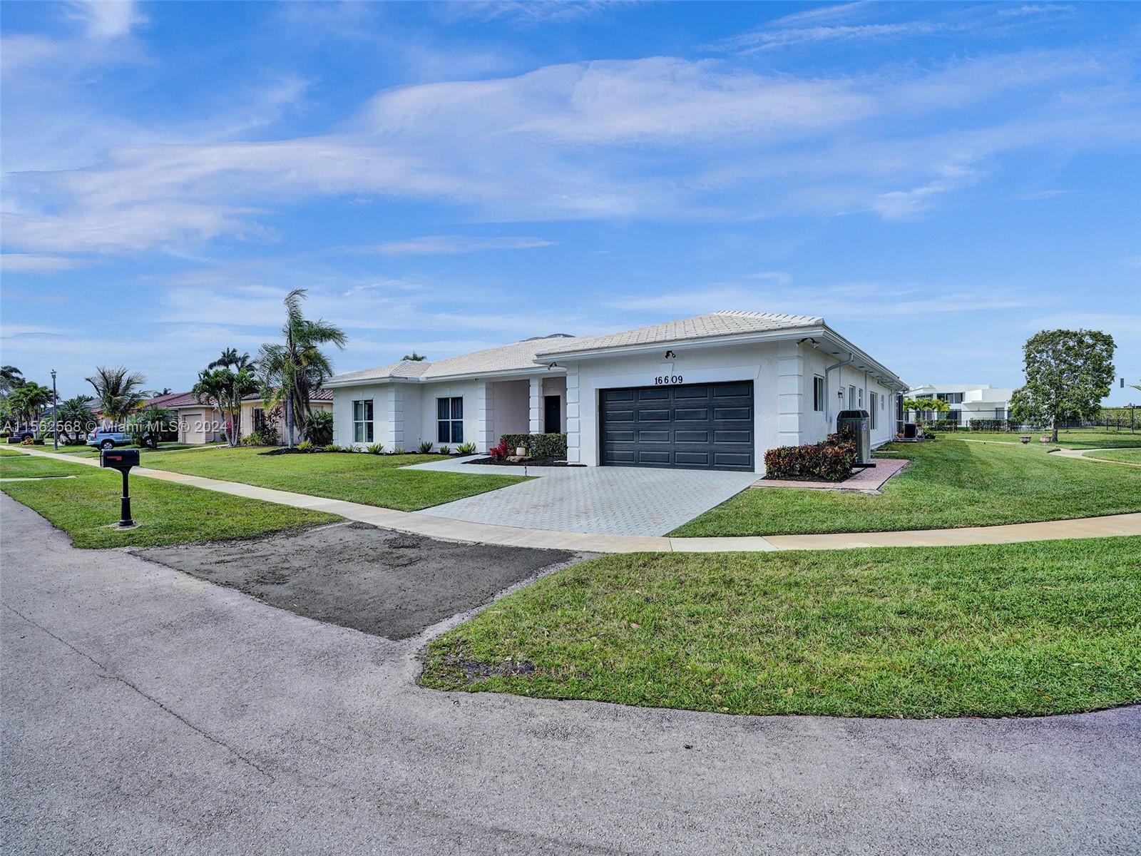 16609  Golfview Dr  For Sale A11562568, FL