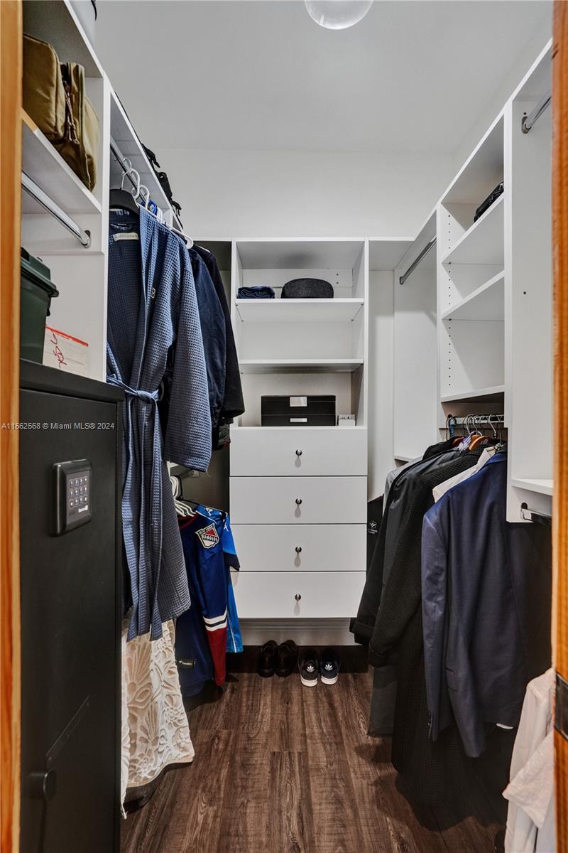 Walk in Closet Primary Bedroom