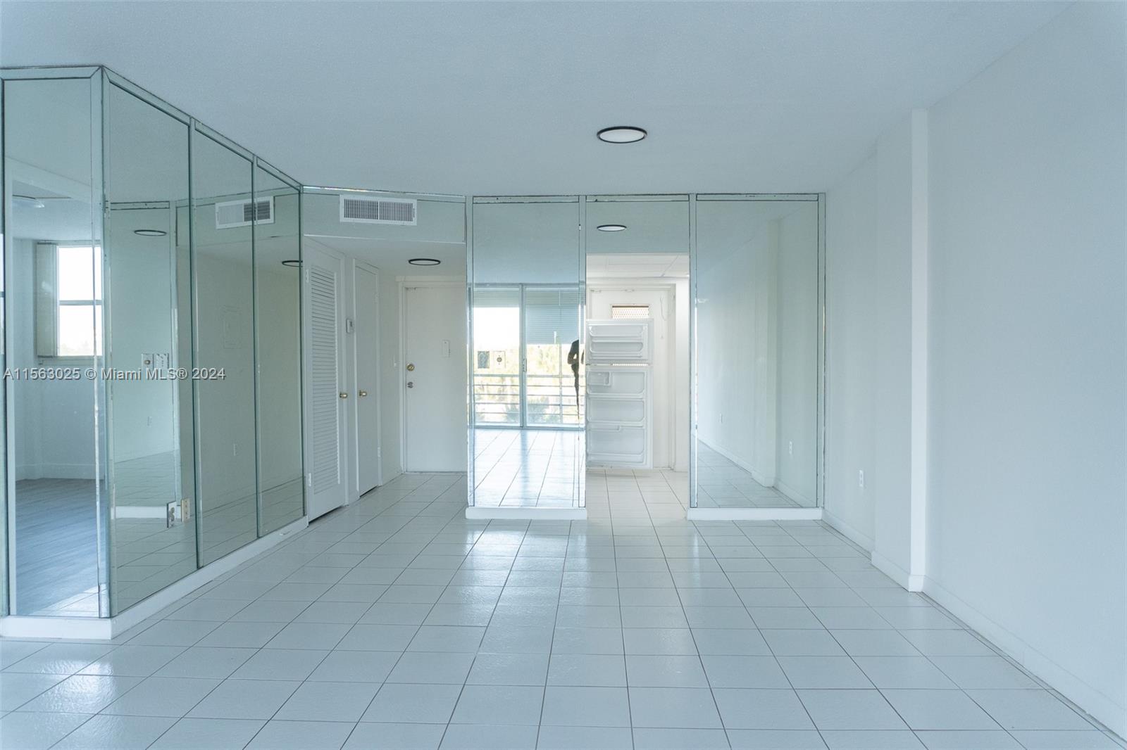 16850 S Glades Dr 3C, North Miami Beach, Florida 33162, 1 Bedroom Bedrooms, ,1 BathroomBathrooms,Residential,For Sale,16850 S Glades Dr 3C,A11563025