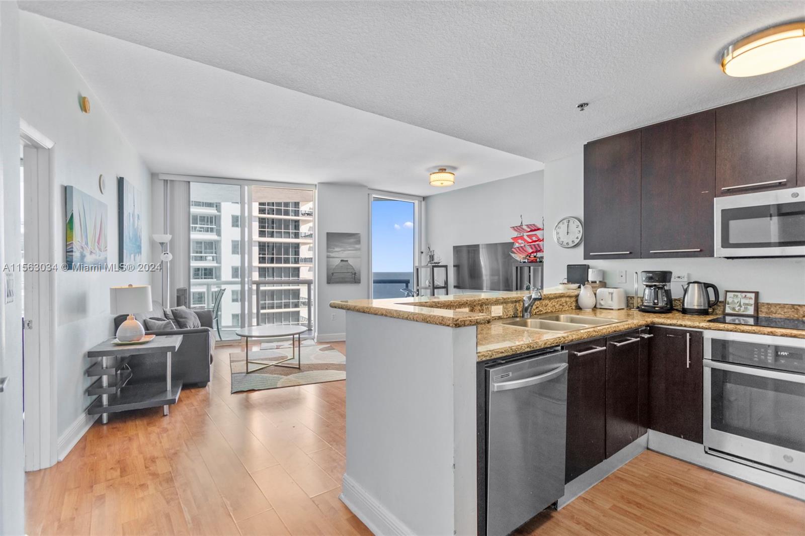 6515 Collins Ave 1410, Miami Beach, Florida 33141, 1 Bedroom Bedrooms, ,1 BathroomBathrooms,Residential,For Sale,6515 Collins Ave 1410,A11563034