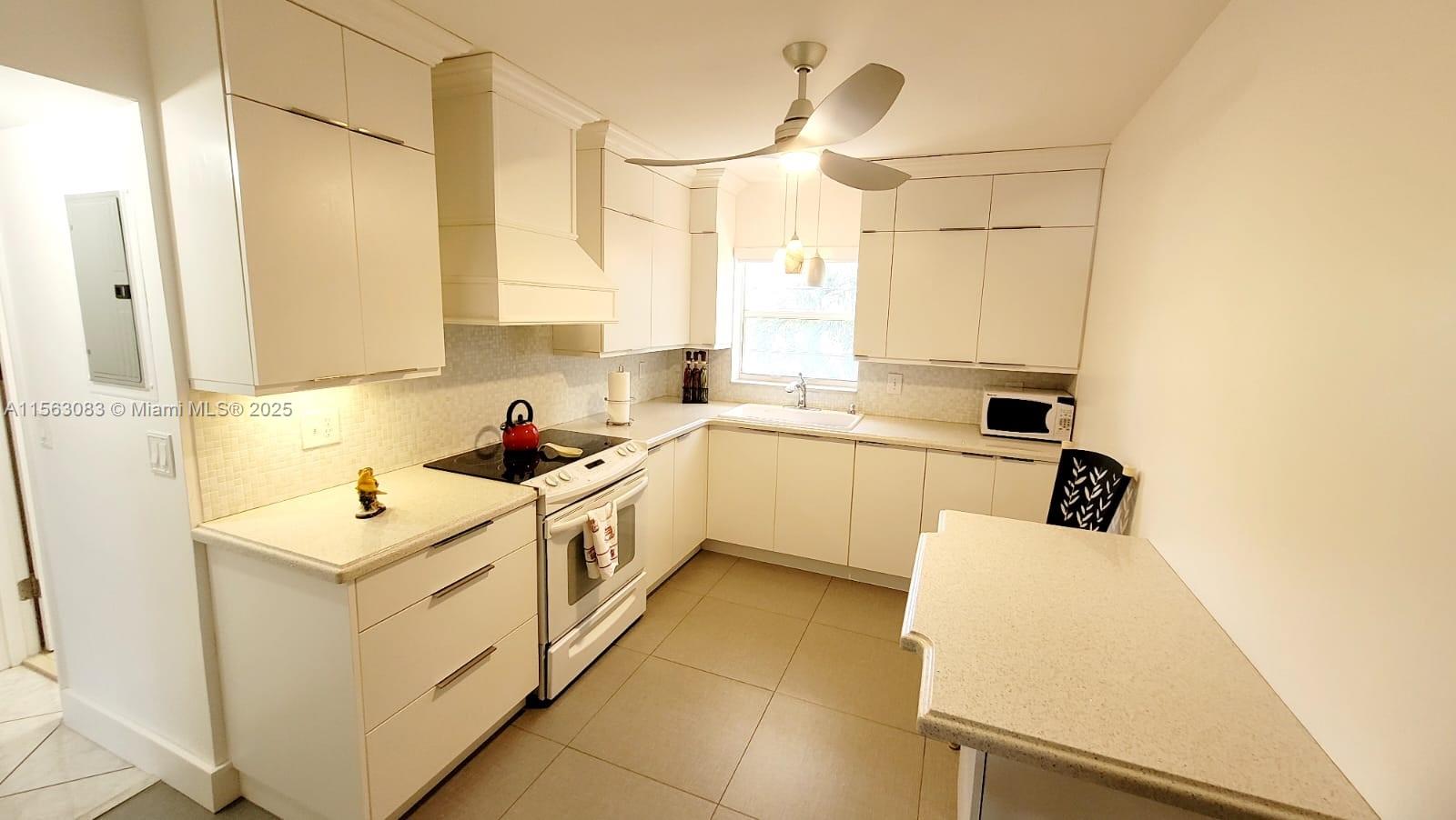 1100 Atlantic Shores Blvd 405, Hallandale Beach, Florida 33009, 1 Bedroom Bedrooms, ,1 BathroomBathrooms,Residentiallease,For Rent,1100 Atlantic Shores Blvd 405,A11563083