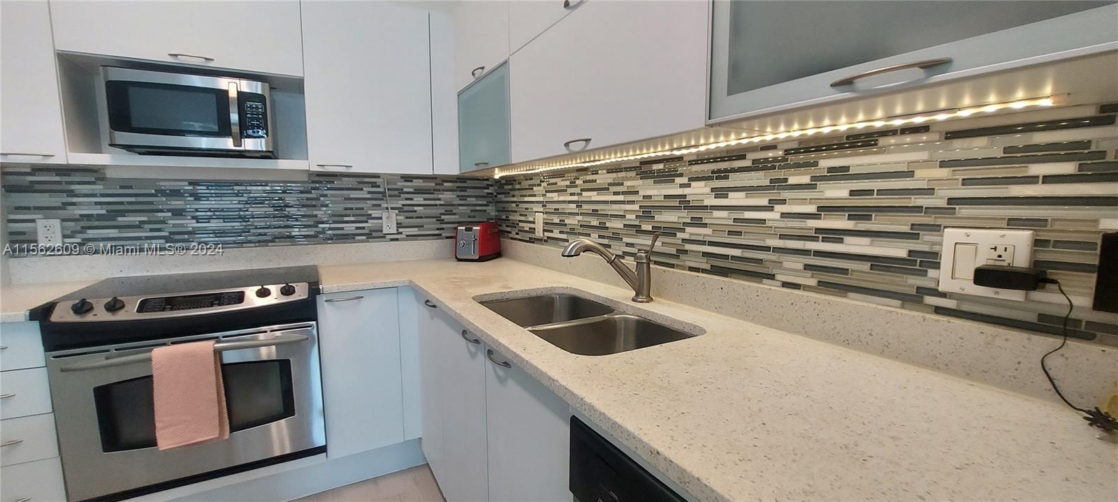 234 NE 3rd St 1508, Miami, Florida 33132, 1 Bedroom Bedrooms, ,1 BathroomBathrooms,Residential,For Sale,234 NE 3rd St 1508,A11562609