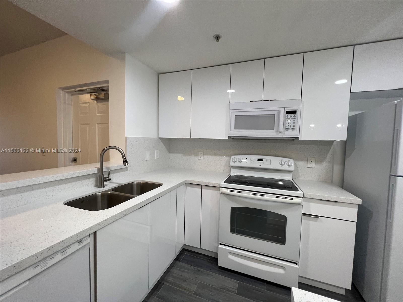 18051 NW 68th Ave K202, Hialeah, Florida 33015, 1 Bedroom Bedrooms, ,1 BathroomBathrooms,Residentiallease,For Rent,18051 NW 68th Ave K202,A11563133