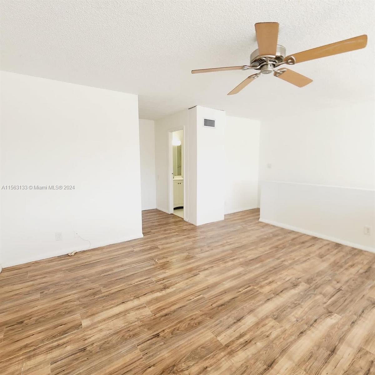 18051 NW 68th Ave K202, Hialeah, Florida 33015, 1 Bedroom Bedrooms, ,1 BathroomBathrooms,Residentiallease,For Rent,18051 NW 68th Ave K202,A11563133