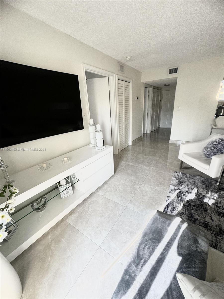 14961 SW 82nd Ln 21-301, Miami, Florida 33193, 1 Bedroom Bedrooms, ,1 BathroomBathrooms,Residentiallease,For Rent,14961 SW 82nd Ln 21-301,A11563163