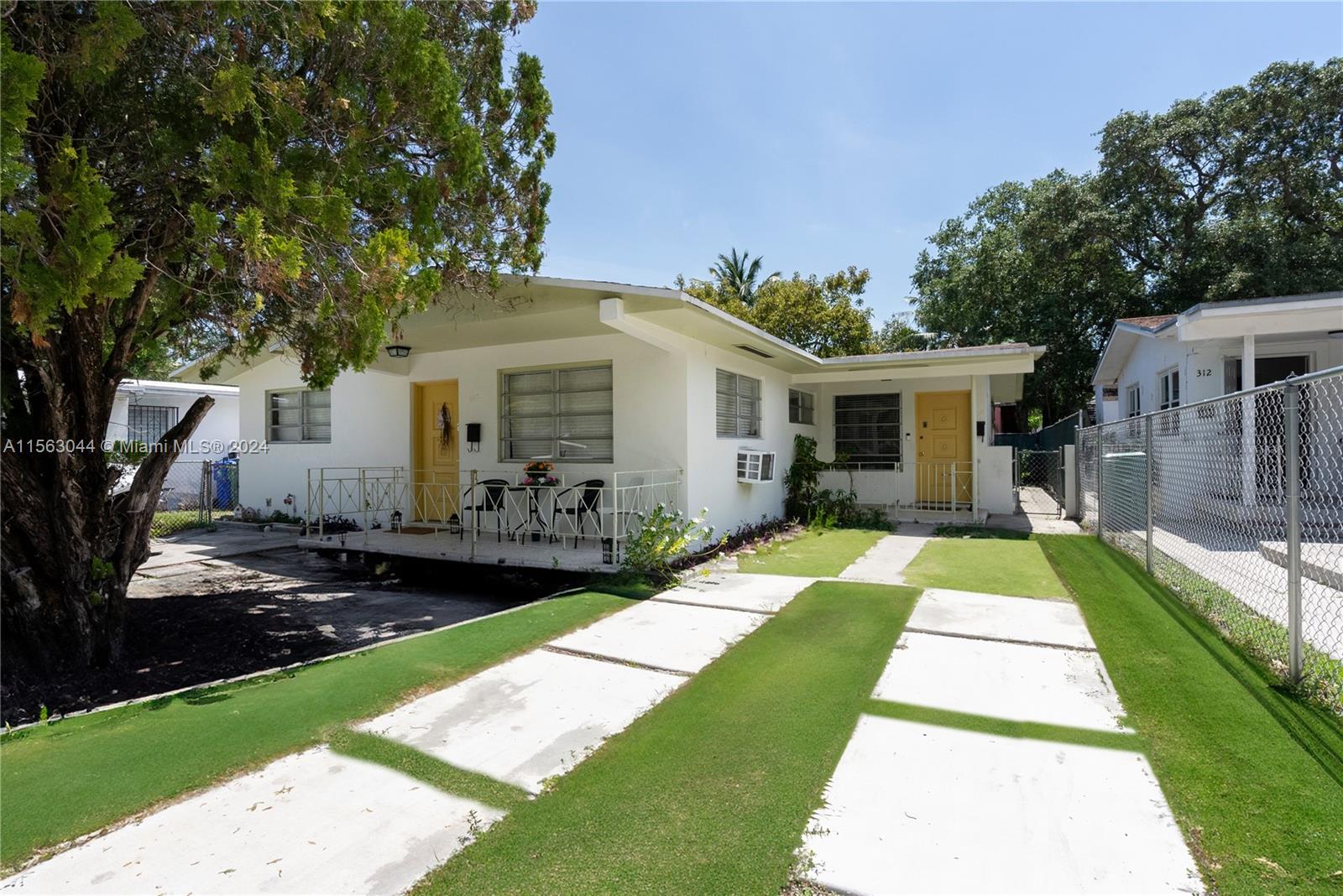 320 NE 55th Ter 320, Miami, Florida 33137, 2 Bedrooms Bedrooms, ,1 BathroomBathrooms,Residentiallease,For Rent,320 NE 55th Ter 320,A11563044