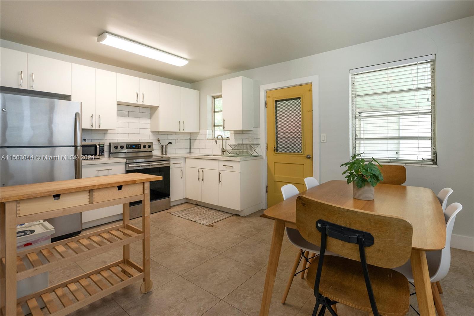 320 NE 55th Ter 320, Miami, Florida 33137, 2 Bedrooms Bedrooms, ,1 BathroomBathrooms,Residentiallease,For Rent,320 NE 55th Ter 320,A11563044