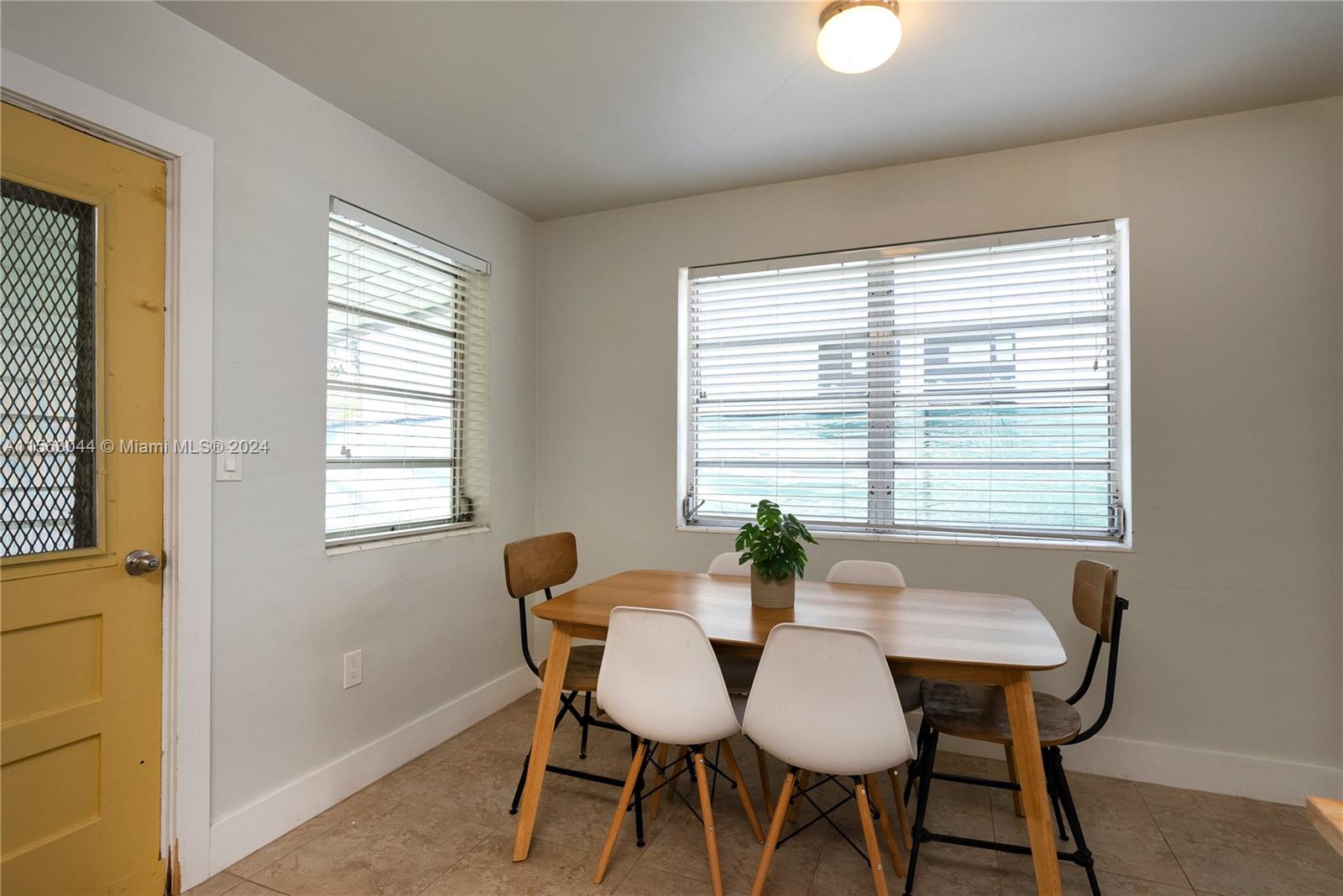 320 NE 55th Ter 320, Miami, Florida 33137, 2 Bedrooms Bedrooms, ,1 BathroomBathrooms,Residentiallease,For Rent,320 NE 55th Ter 320,A11563044