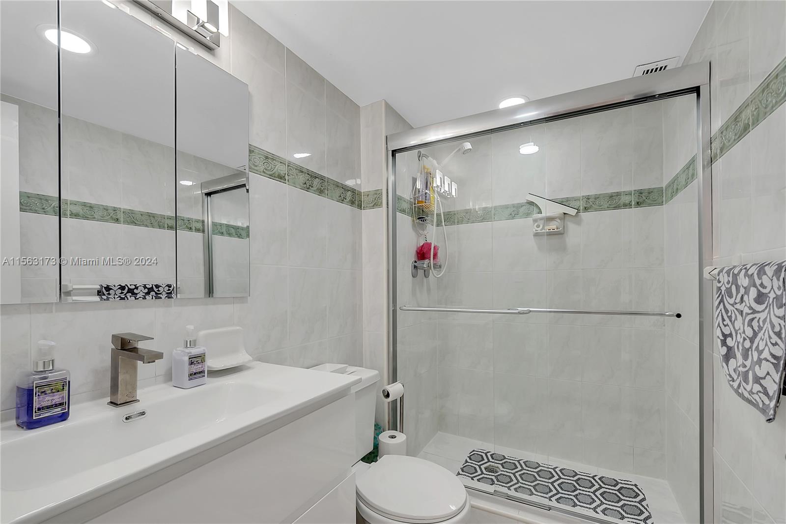 3140 S Ocean Dr 711, Hallandale Beach, Florida 33009, 2 Bedrooms Bedrooms, ,2 BathroomsBathrooms,Residentiallease,For Rent,3140 S Ocean Dr 711,A11563173