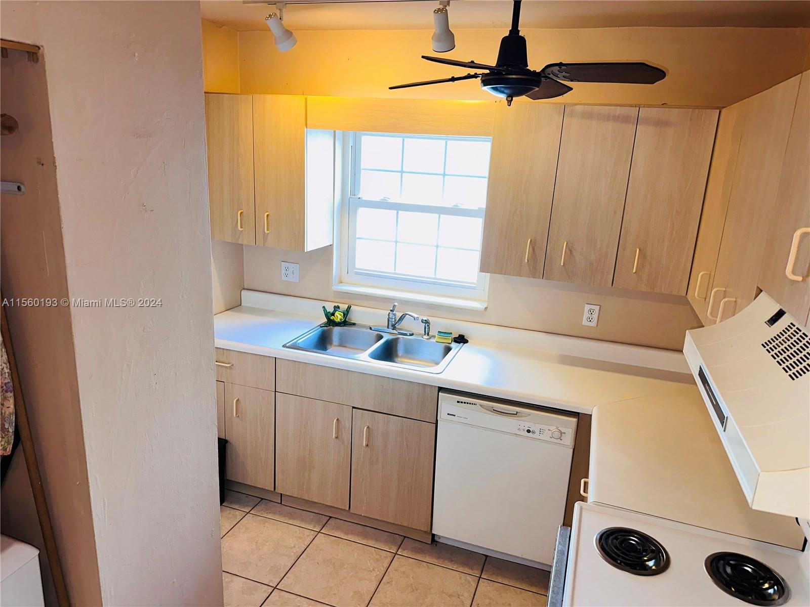 3021 NW 68th St 11G 1/2, Fort Lauderdale, Florida 33309, 3 Bedrooms Bedrooms, ,1 BathroomBathrooms,Residential,For Sale,3021 NW 68th St 11G 1/2,A11560193