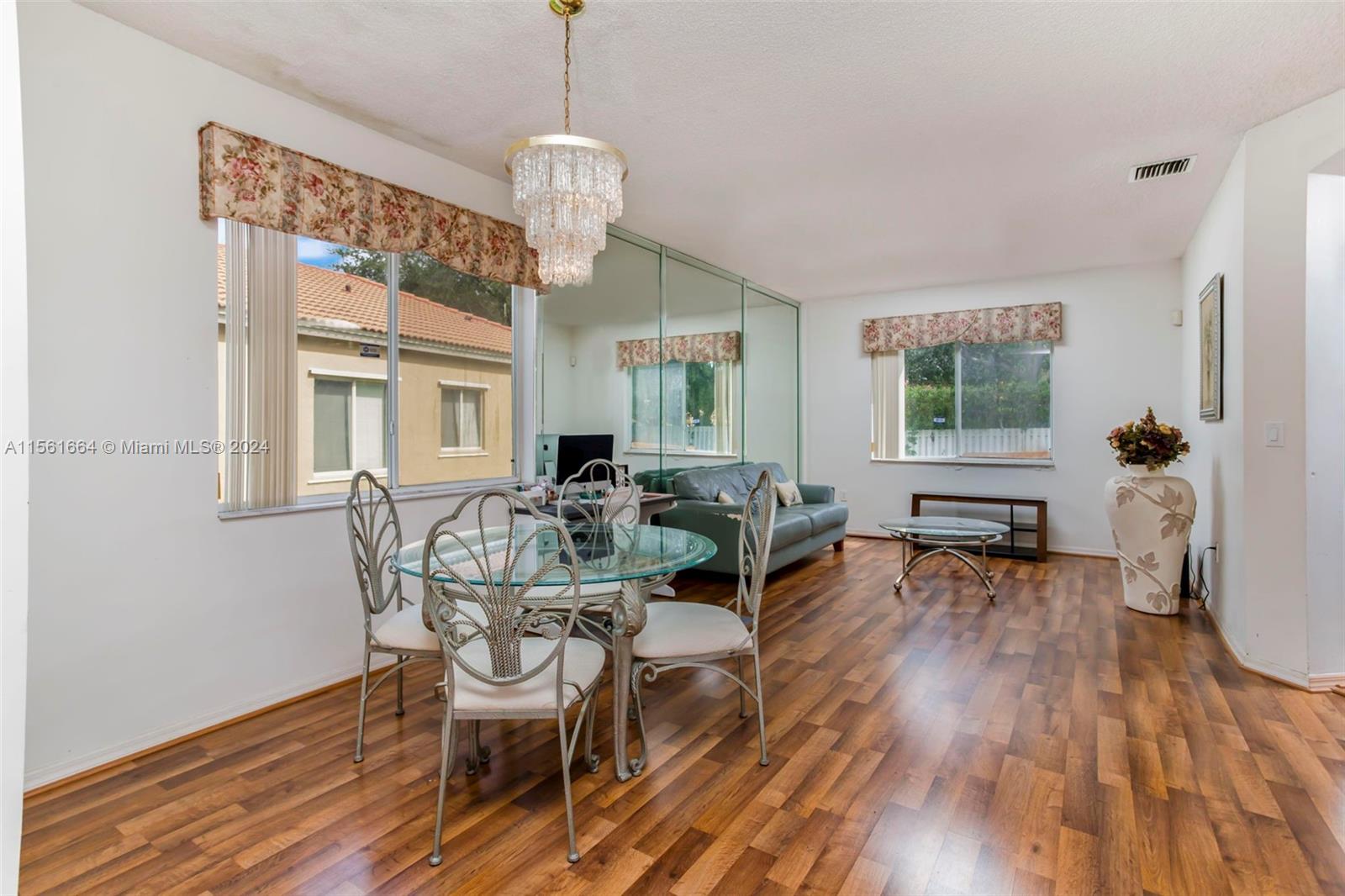 Listing Photo 7