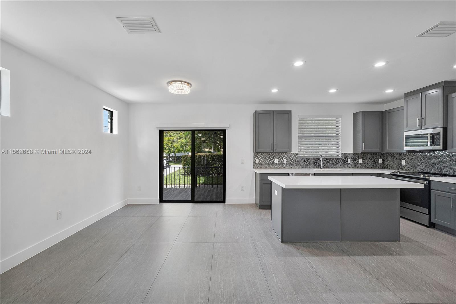 4521 E Aqua Bella Ln, Dania Beach, Florida 33312, 3 Bedrooms Bedrooms, ,2 BathroomsBathrooms,Residential,For Sale,4521 E Aqua Bella Ln,A11562668