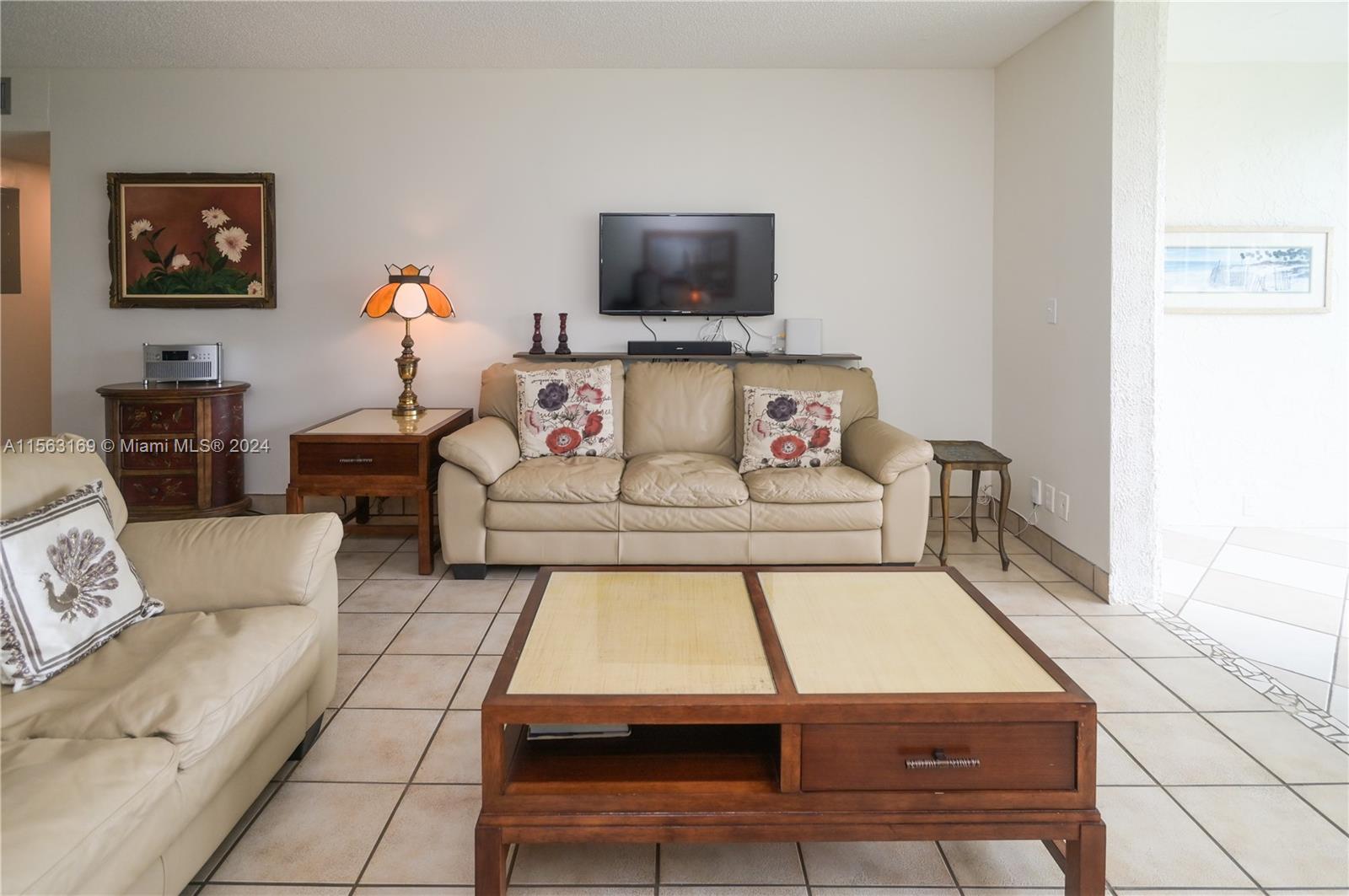 1025 SE 3rd Ave 107, Dania Beach, Florida 33004, 2 Bedrooms Bedrooms, ,2 BathroomsBathrooms,Residential,For Sale,1025 SE 3rd Ave 107,A11563169