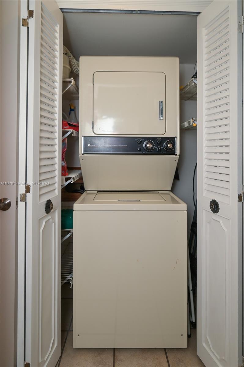 1025 SE 3rd Ave 107, Dania Beach, Florida 33004, 2 Bedrooms Bedrooms, ,2 BathroomsBathrooms,Residential,For Sale,1025 SE 3rd Ave 107,A11563169