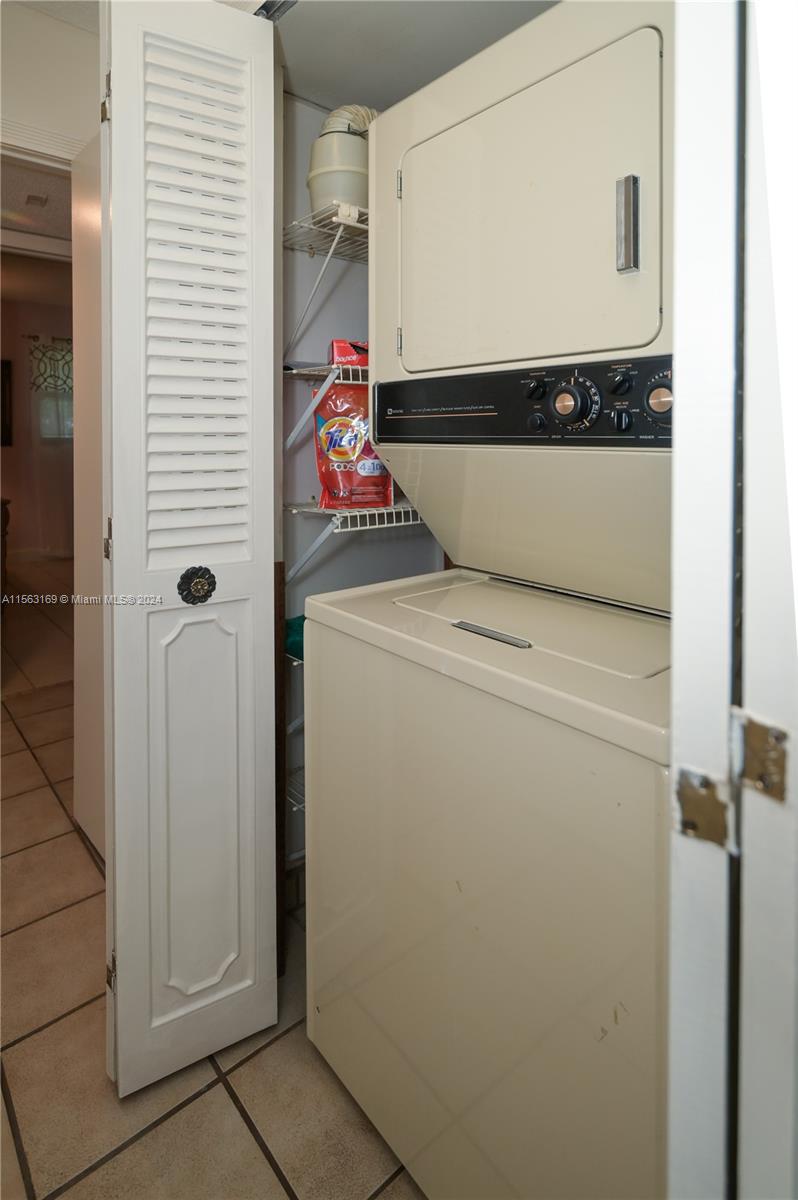 1025 SE 3rd Ave 107, Dania Beach, Florida 33004, 2 Bedrooms Bedrooms, ,2 BathroomsBathrooms,Residential,For Sale,1025 SE 3rd Ave 107,A11563169