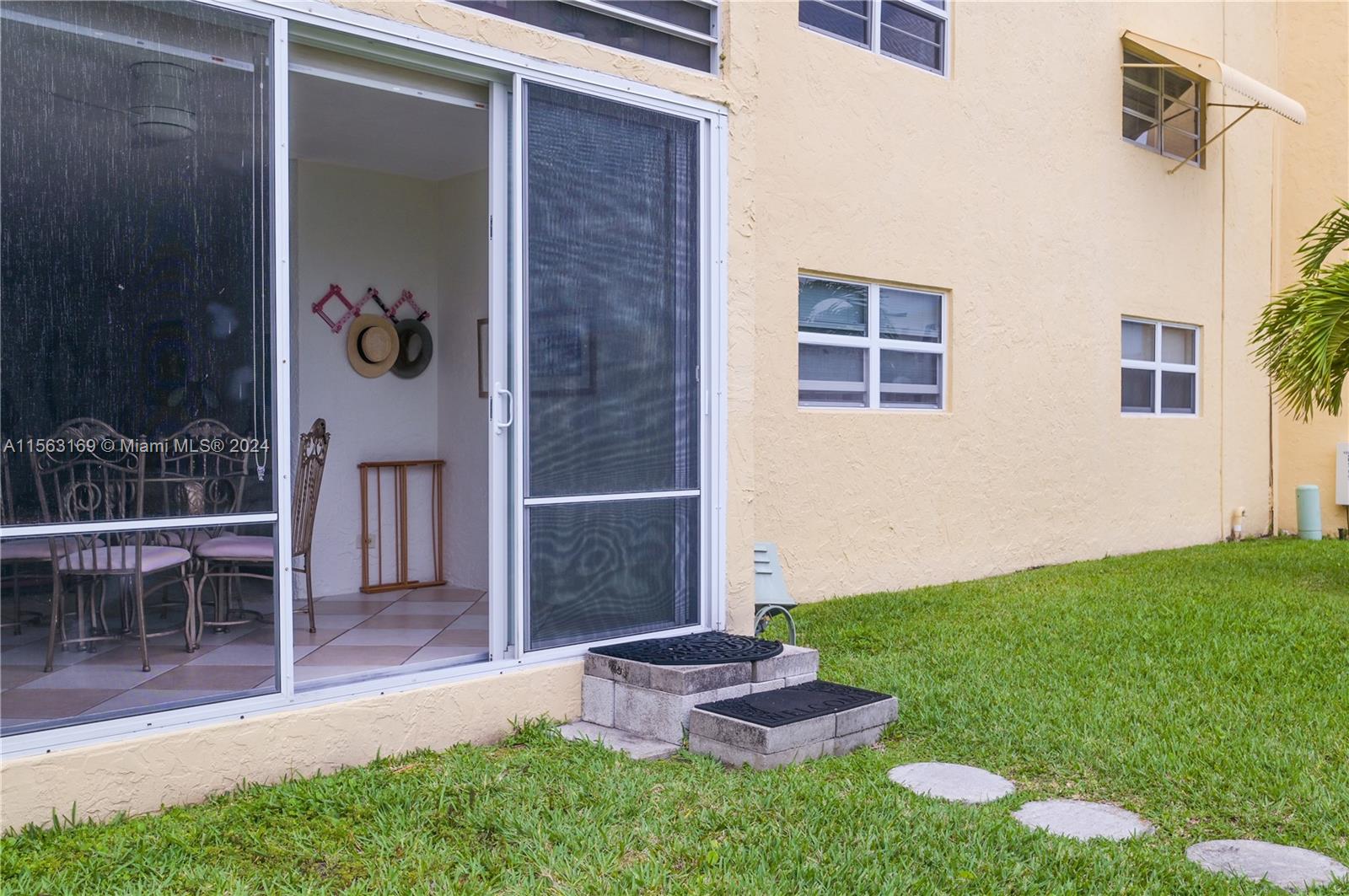 1025 SE 3rd Ave 107, Dania Beach, Florida 33004, 2 Bedrooms Bedrooms, ,2 BathroomsBathrooms,Residential,For Sale,1025 SE 3rd Ave 107,A11563169