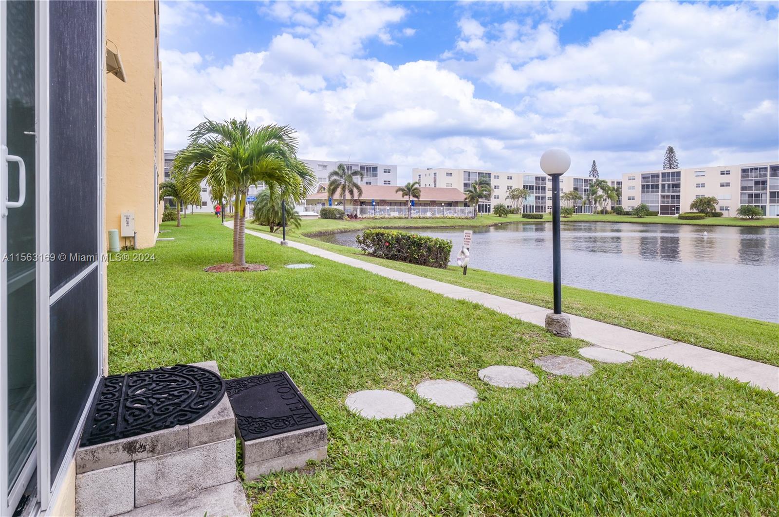 1025 SE 3rd Ave 107, Dania Beach, Florida 33004, 2 Bedrooms Bedrooms, ,2 BathroomsBathrooms,Residential,For Sale,1025 SE 3rd Ave 107,A11563169
