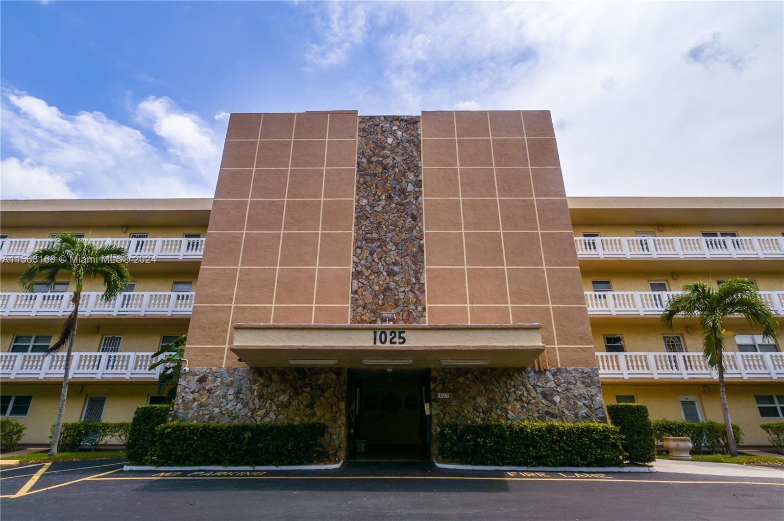 1025 SE 3rd Ave 107, Dania Beach, Florida 33004, 2 Bedrooms Bedrooms, ,2 BathroomsBathrooms,Residential,For Sale,1025 SE 3rd Ave 107,A11563169