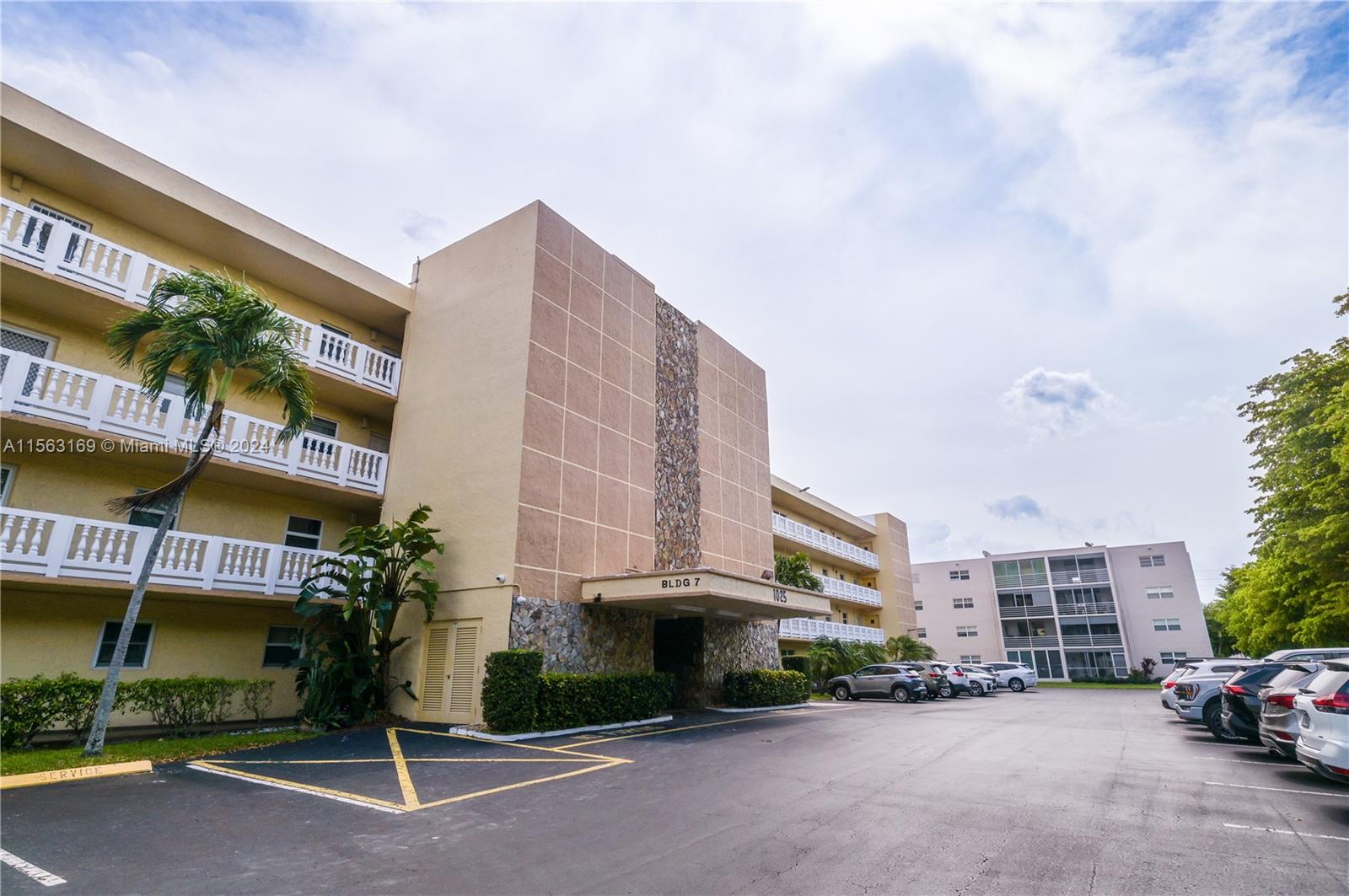 1025 SE 3rd Ave 107, Dania Beach, Florida 33004, 2 Bedrooms Bedrooms, ,2 BathroomsBathrooms,Residential,For Sale,1025 SE 3rd Ave 107,A11563169