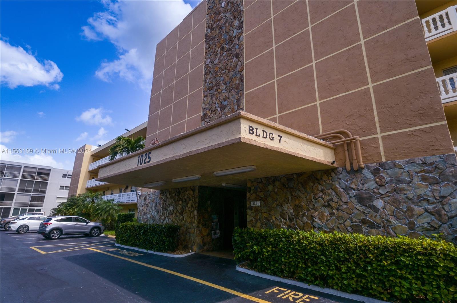 1025 SE 3rd Ave 107, Dania Beach, Florida 33004, 2 Bedrooms Bedrooms, ,2 BathroomsBathrooms,Residential,For Sale,1025 SE 3rd Ave 107,A11563169