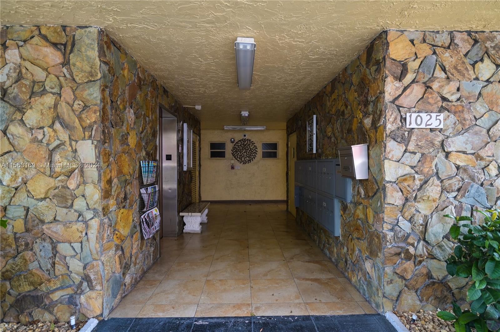 1025 SE 3rd Ave 107, Dania Beach, Florida 33004, 2 Bedrooms Bedrooms, ,2 BathroomsBathrooms,Residential,For Sale,1025 SE 3rd Ave 107,A11563169