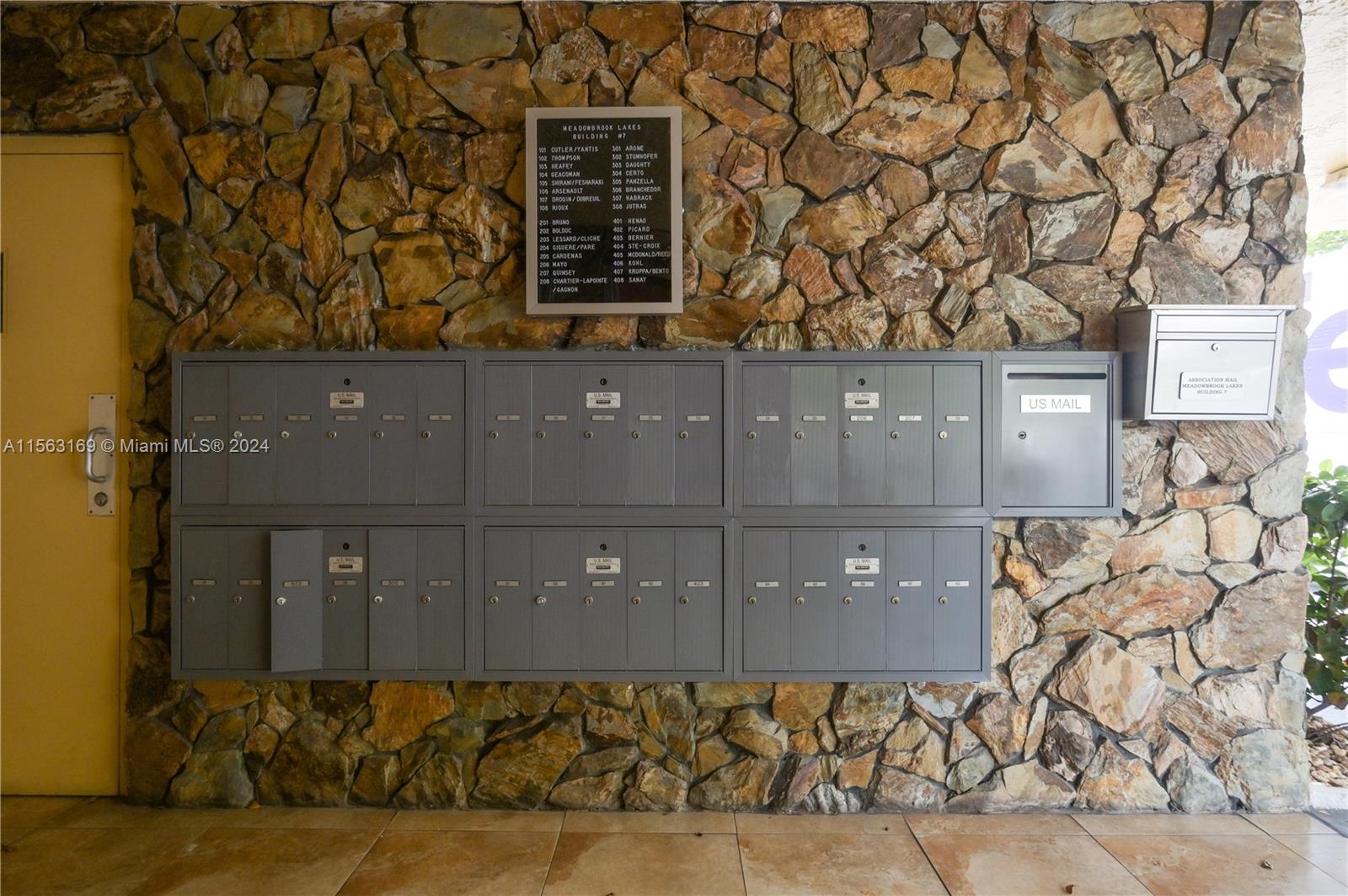 1025 SE 3rd Ave 107, Dania Beach, Florida 33004, 2 Bedrooms Bedrooms, ,2 BathroomsBathrooms,Residential,For Sale,1025 SE 3rd Ave 107,A11563169