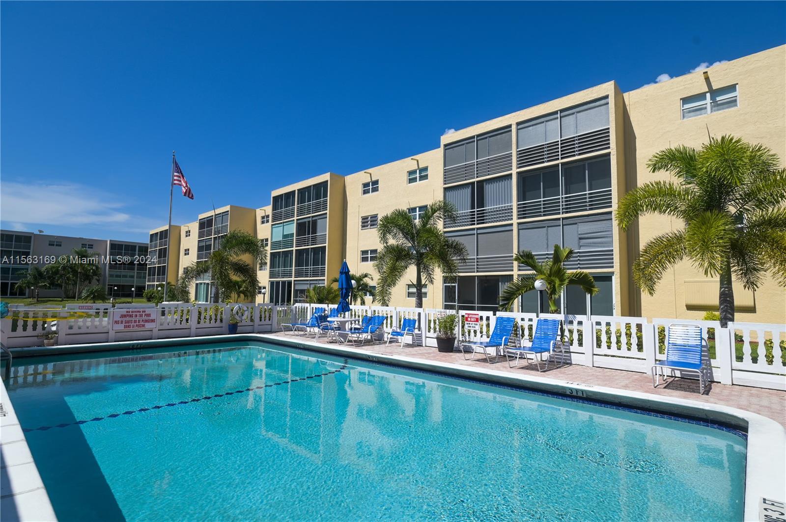 1025 SE 3rd Ave 107, Dania Beach, Florida 33004, 2 Bedrooms Bedrooms, ,2 BathroomsBathrooms,Residential,For Sale,1025 SE 3rd Ave 107,A11563169