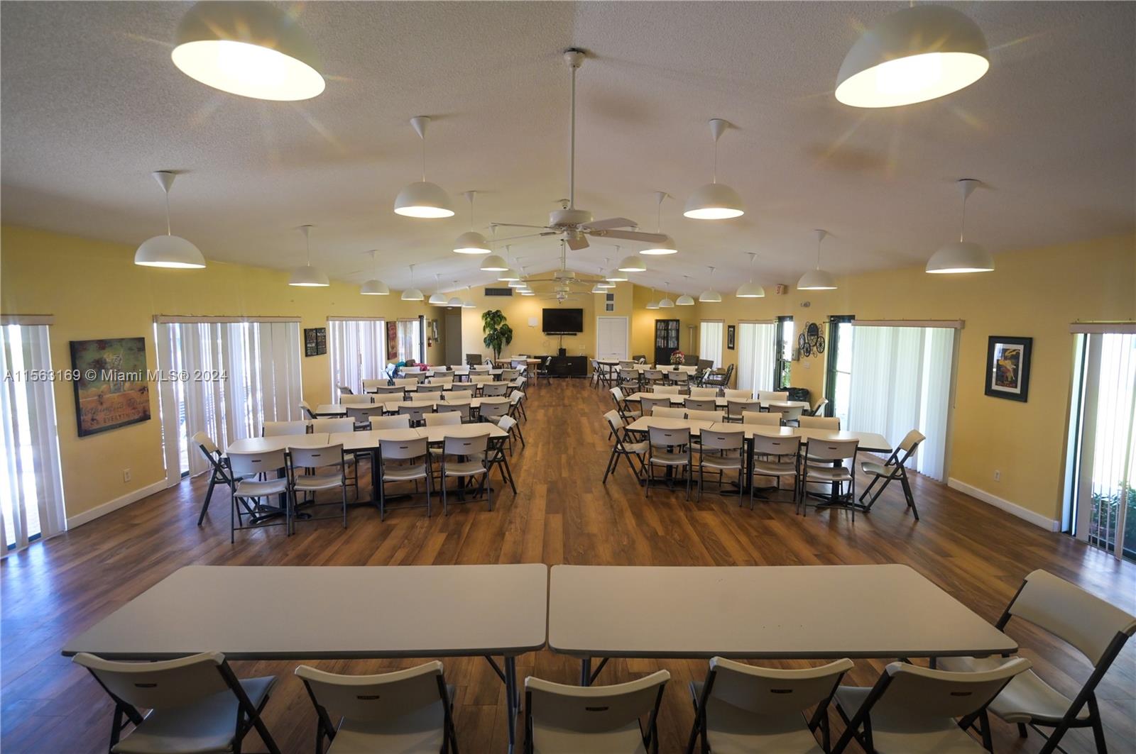 1025 SE 3rd Ave 107, Dania Beach, Florida 33004, 2 Bedrooms Bedrooms, ,2 BathroomsBathrooms,Residential,For Sale,1025 SE 3rd Ave 107,A11563169