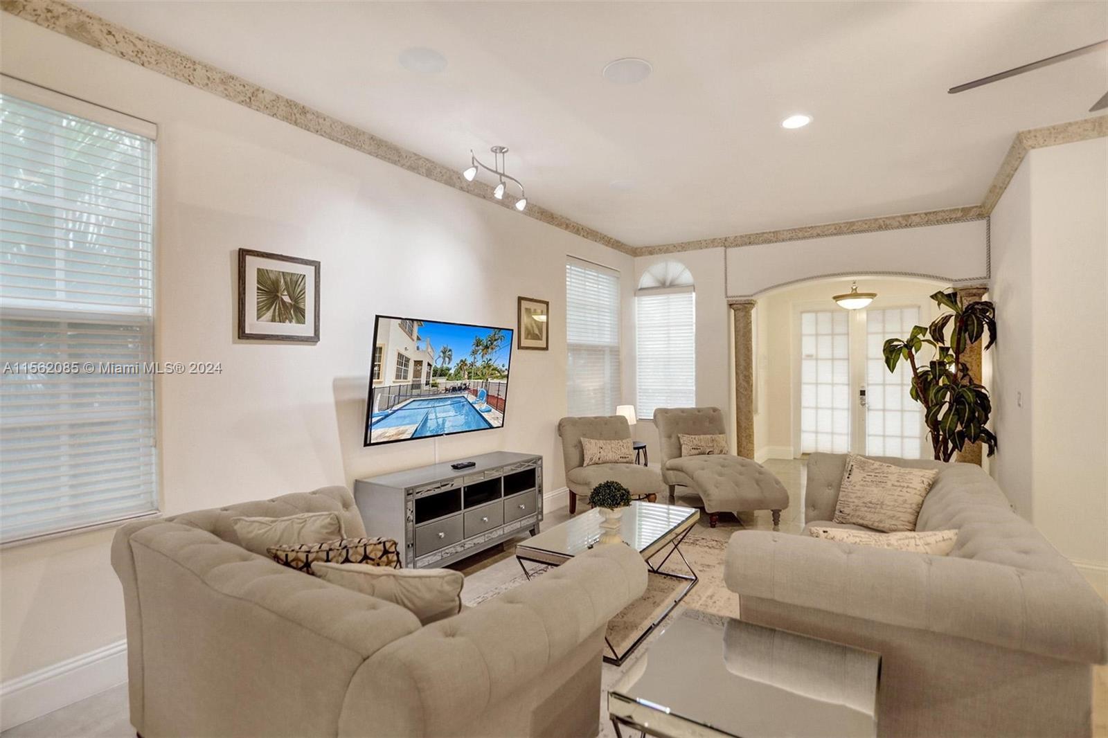 832 Hollywood Blvd 832, Hollywood, Florida 33019, 4 Bedrooms Bedrooms, ,5 BathroomsBathrooms,Residentiallease,For Rent,832 Hollywood Blvd 832,A11562085